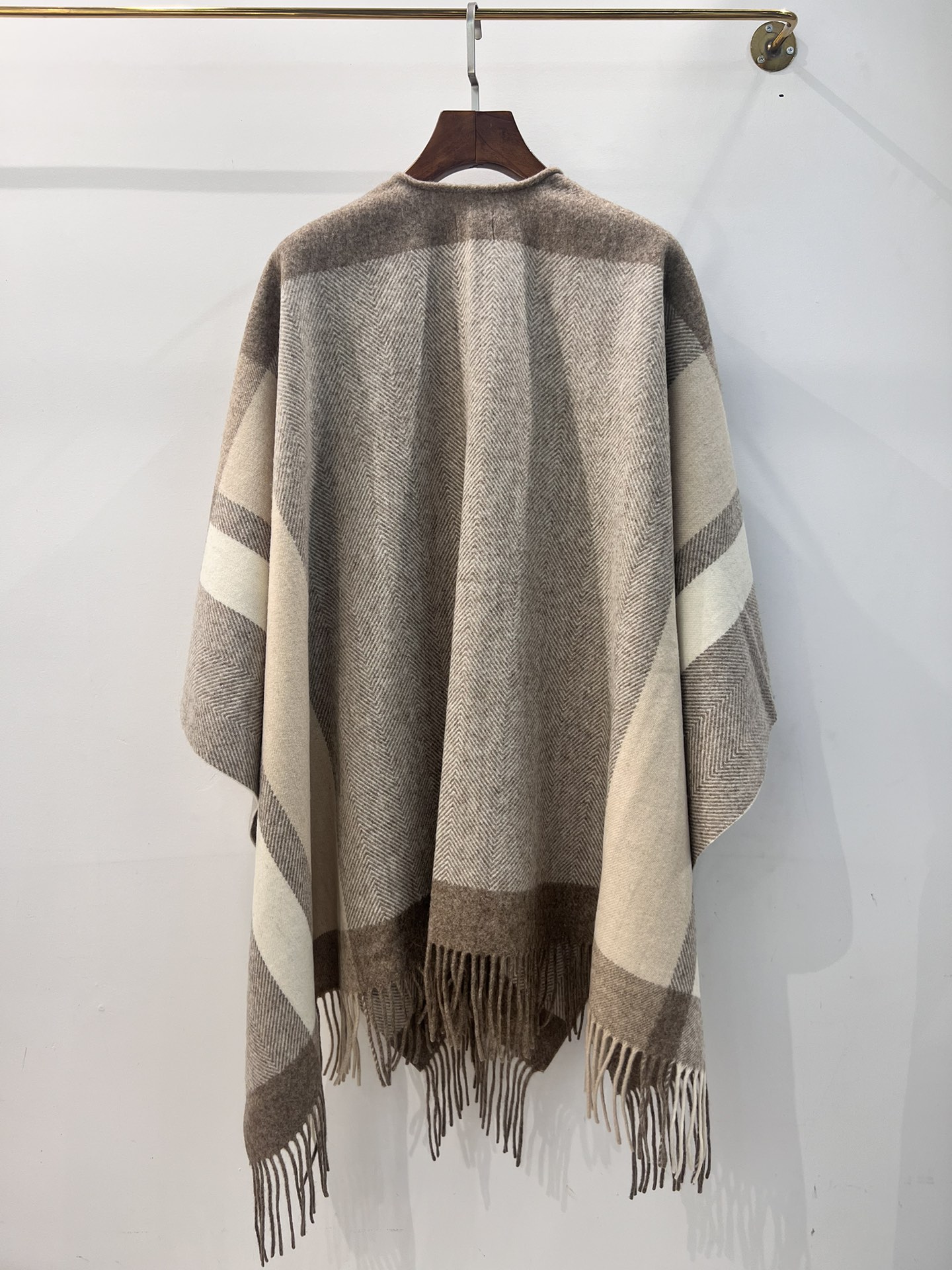 💟CELINE 臻品推荐，【▪️同步专柜！条纹面料图案丝毛斗篷披肩！！】秋冬新款！亲妈价格给力推荐！造型