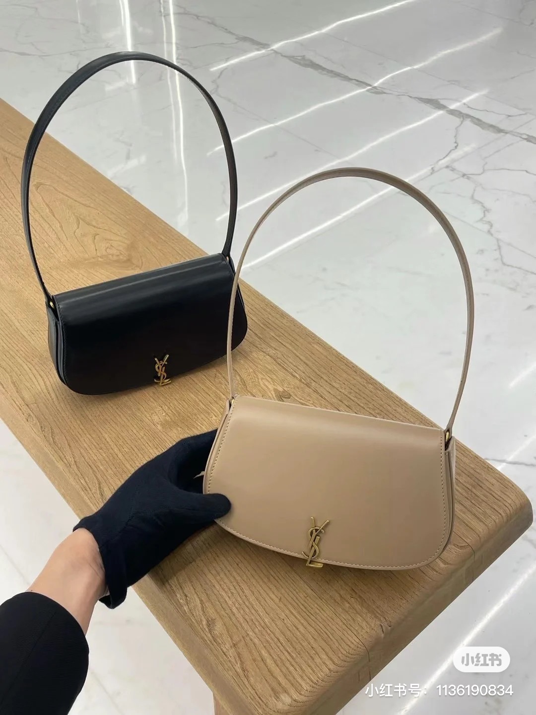 (,YSL Mini Voltaire~Borsa da sogno getv1-una borsa sotto ascella a forma di mezzaluna che sembra super chic a prima vista! Lo stile minimalista di fascia alta è molto versatile! Il mio classico oro nero preferito con yyds.