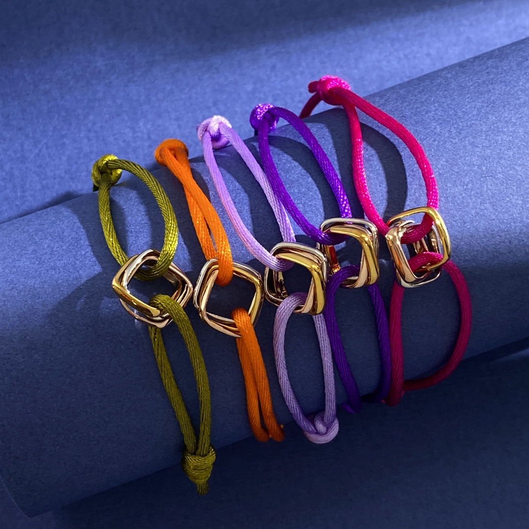 “Cartier-Style Three-Ringed Bracelet: Couples Gathering with No Sign of Cartier” - 图片 3