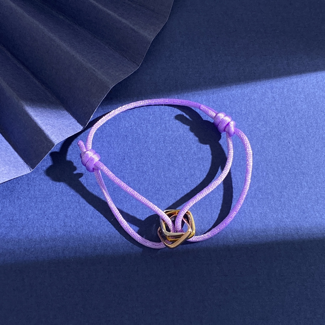 “Cartier-Style Three-Ringed Bracelet: Couples Gathering with No Sign of Cartier” - 图片 9