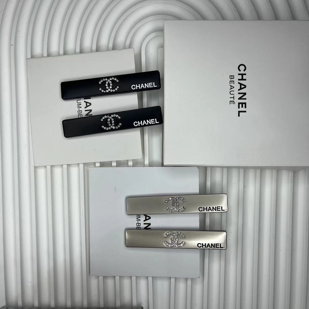 Chanel柜台稀有赠品精致镶钻鸭嘴夹,两种颜色,超级精致好看,简直太美了,采用26颗钻镶嵌,全套礼盒,注意内外货号一致,细节满满 4
