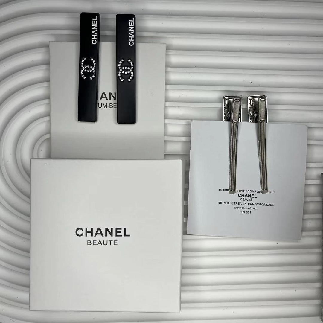 Chanel柜台稀有赠品精致镶钻鸭嘴夹,两种颜色,超级精致好看,简直太美了,采用26颗钻镶嵌,全套礼盒,注意内外货号一致,细节满满 2