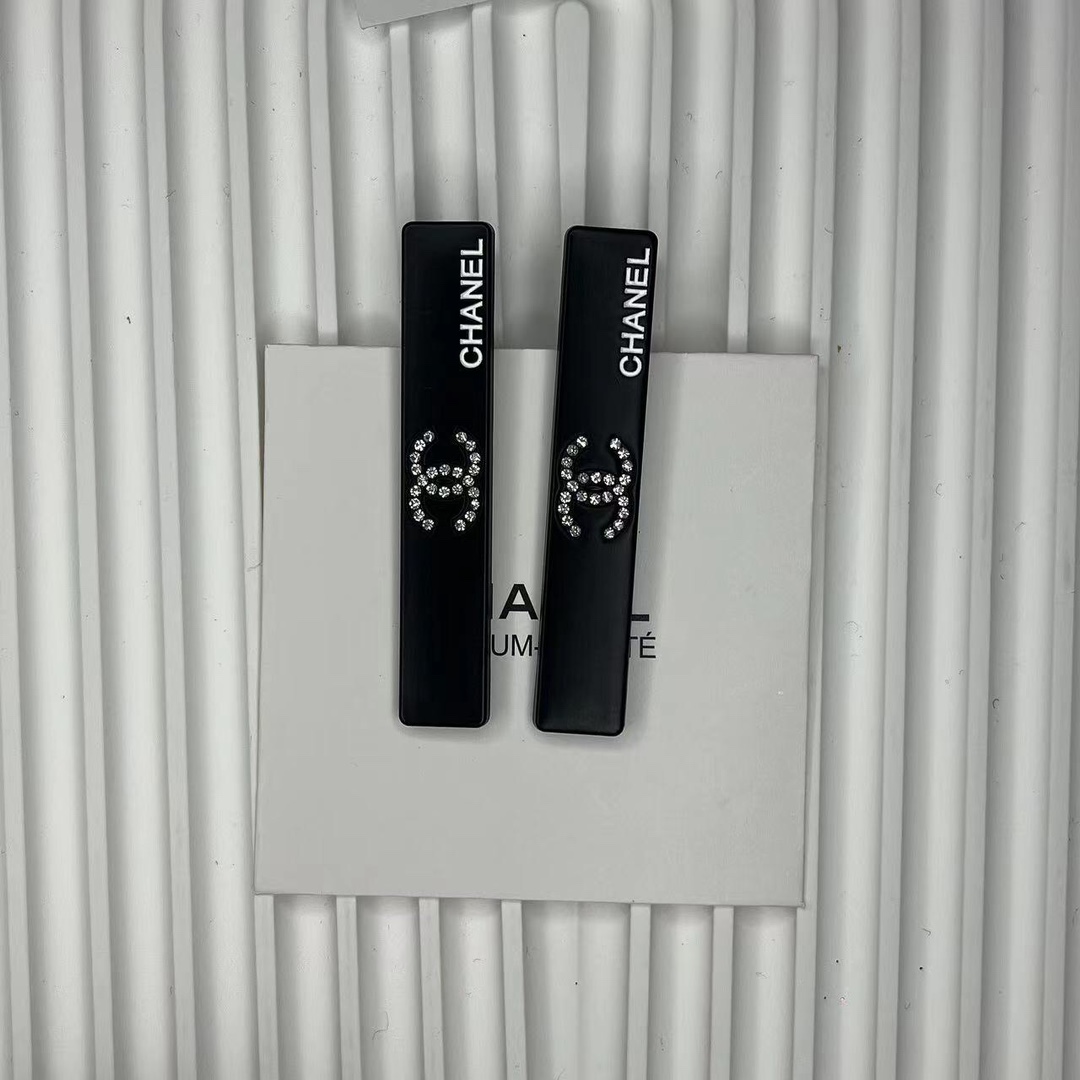 Chanel柜台稀有赠品精致镶钻鸭嘴夹,两种颜色,超级精致好看,简直太美了,采用26颗钻镶嵌,全套礼盒,注意内外货号一致,细节满满 6