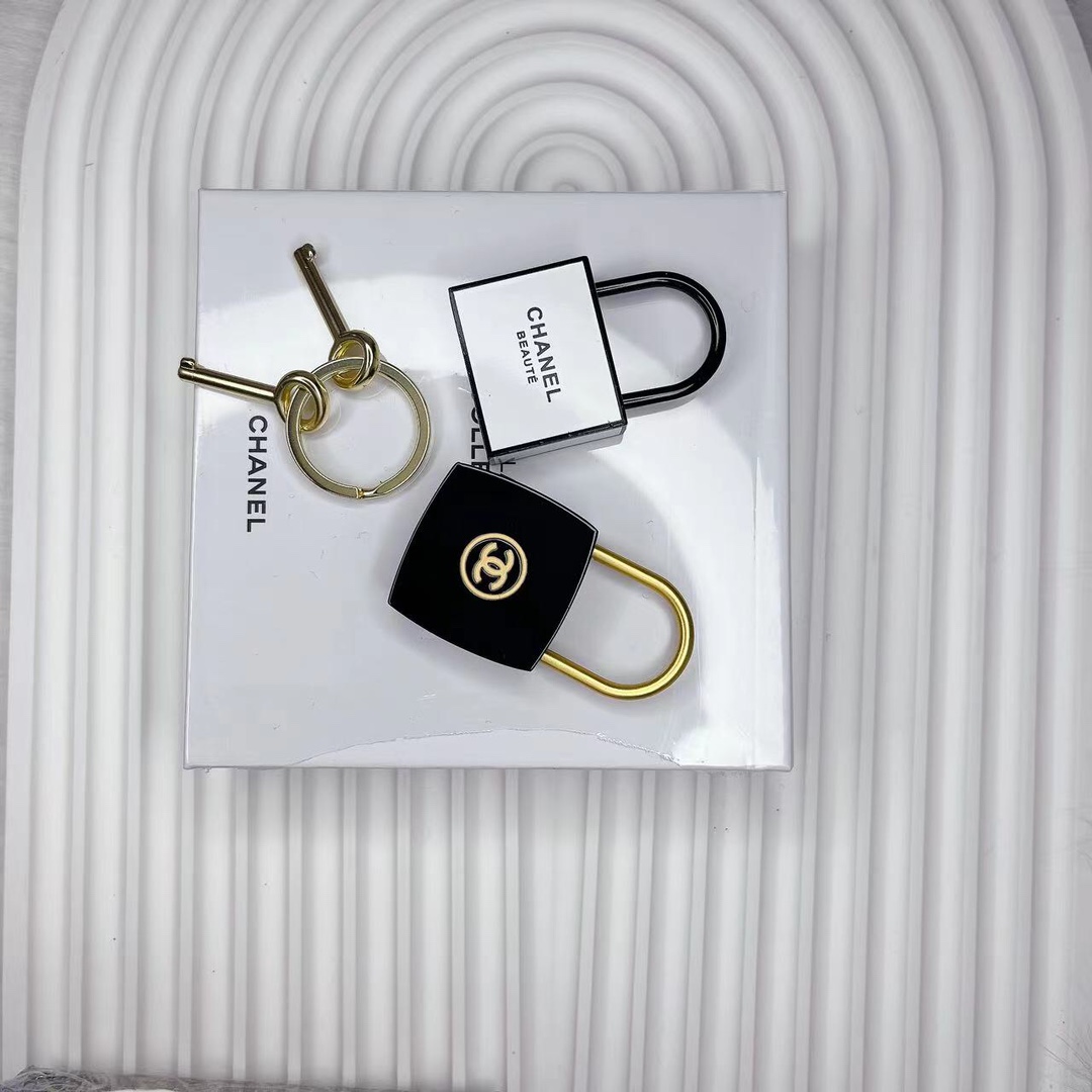 Chanel Japan boutique VIP gift padlock set - Comprehensive