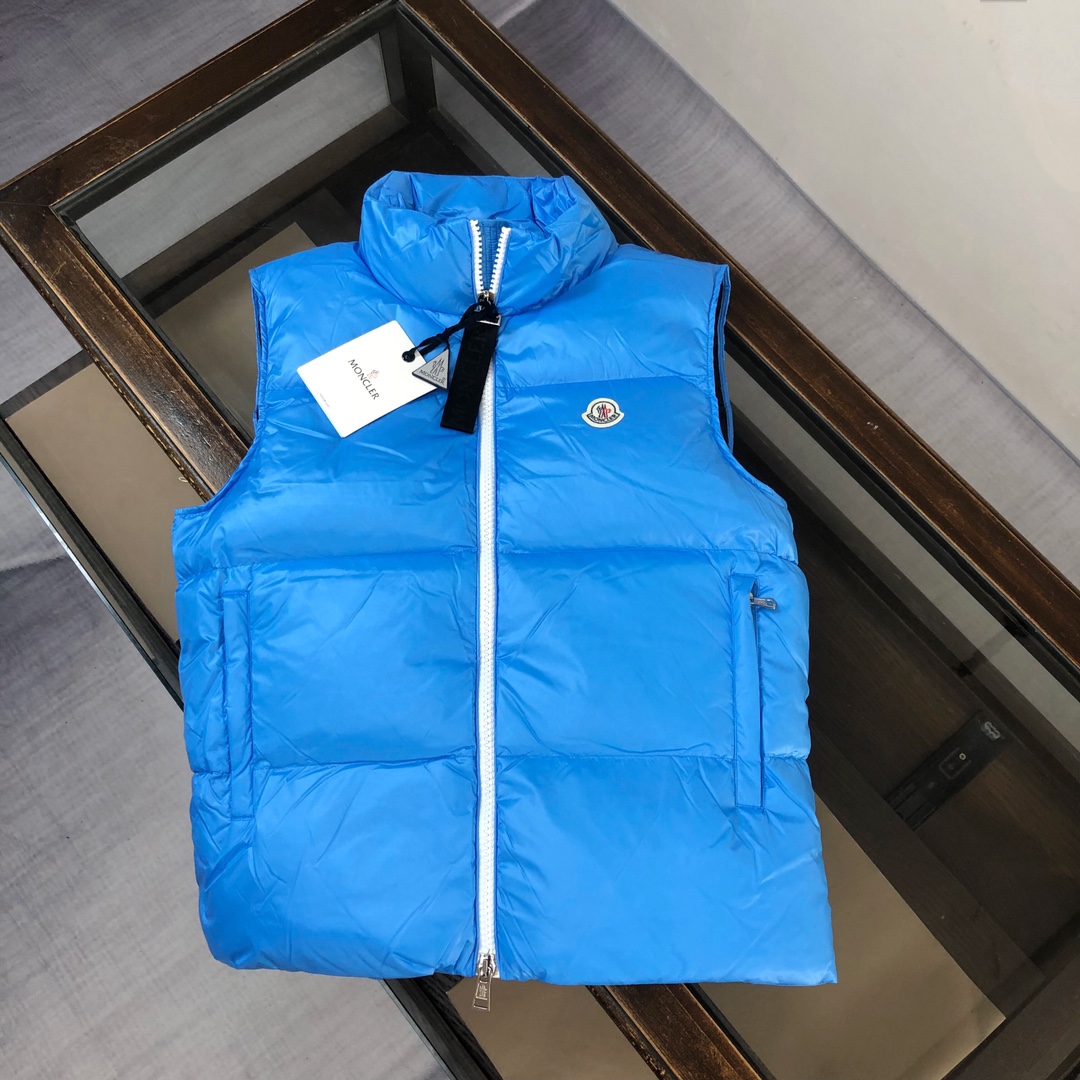 蒙口Mon*cler2024新款羽绒马甲独家实拍️立领的设计灵感来自于Moncler80年代的标志性外套