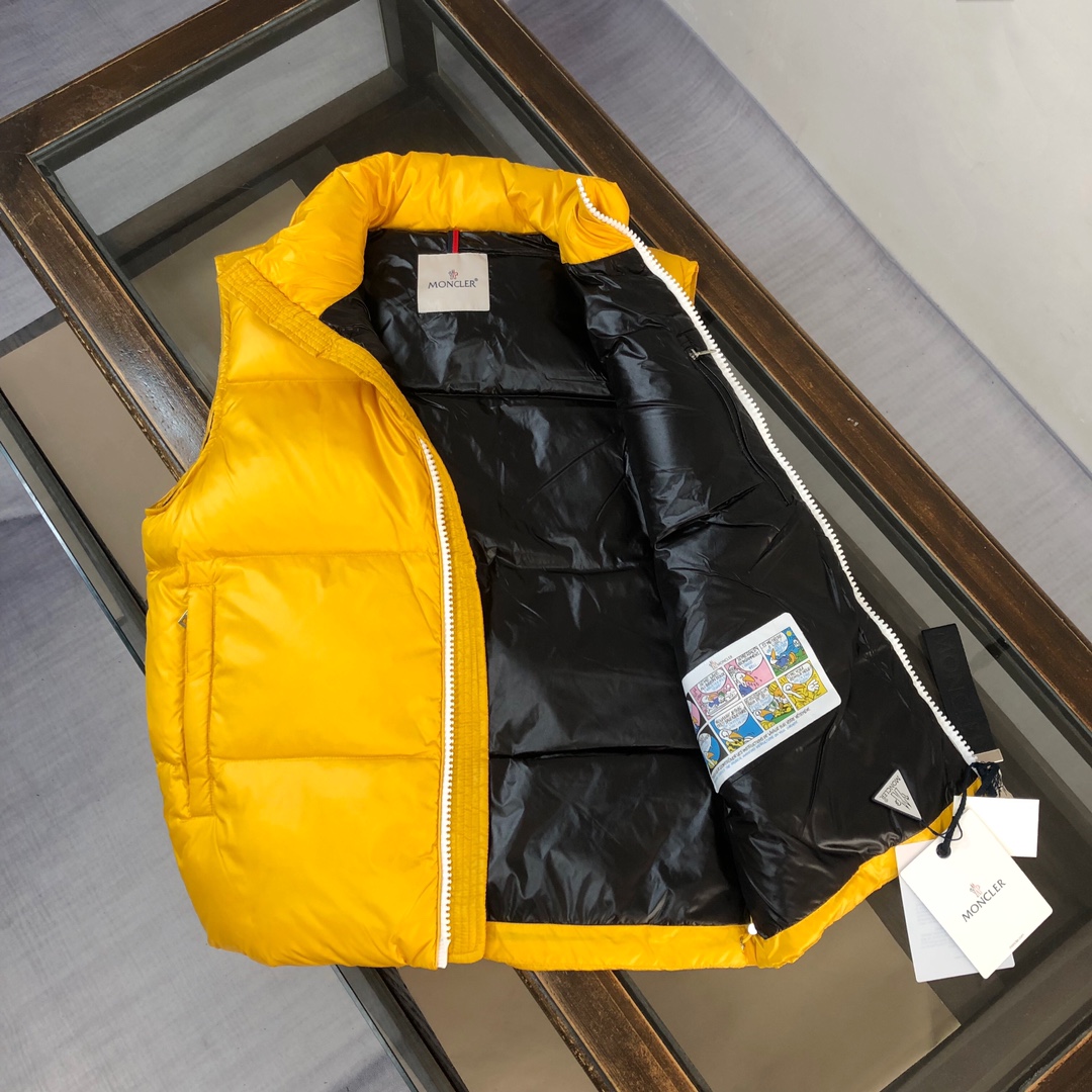 蒙口Mon*cler2024新款羽绒马甲独家实拍️立领的设计灵感来自于Moncler80年代的标志性外套