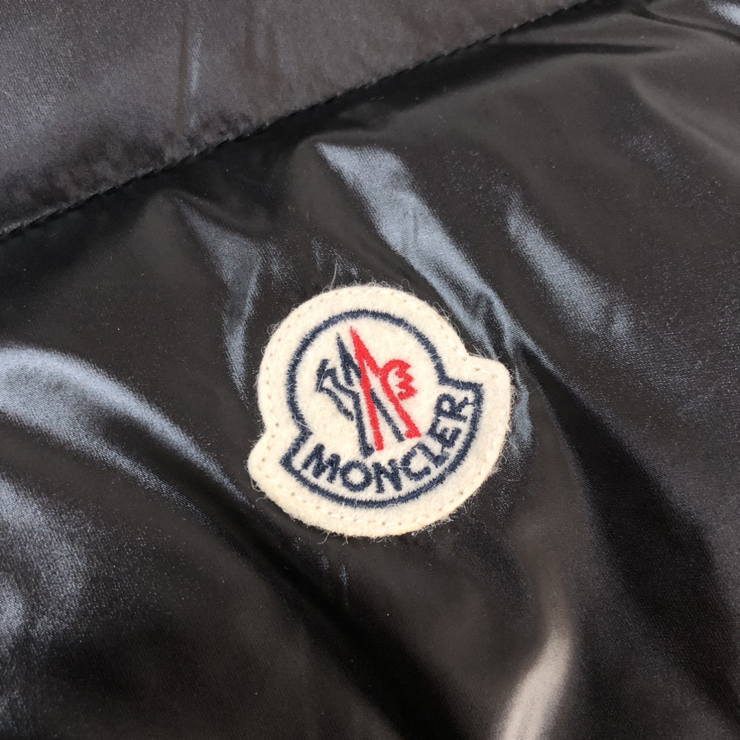 蒙口Mon*cler2024新款羽绒马甲独家实拍️立领的设计灵感来自于Moncler80年代的标志性外套