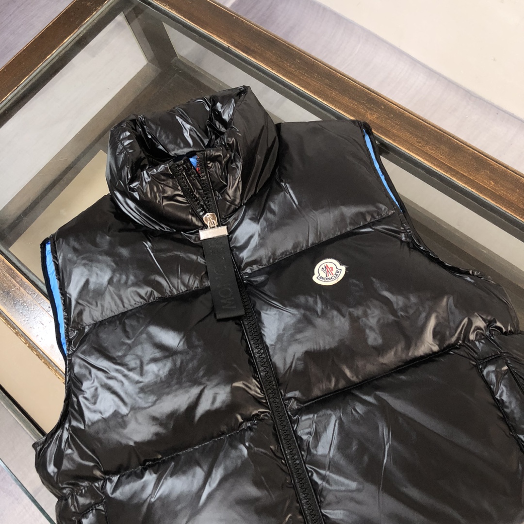 蒙口Mon*cler2024新款羽绒马甲独家实拍️立领的设计灵感来自于Moncler80年代的标志性外套