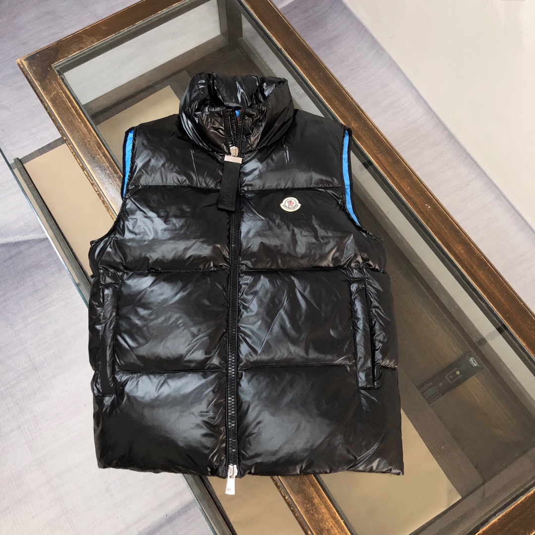 蒙口Mon*cler2024新款羽绒马甲独家实拍️立领的设计灵感来自于Moncler80年代的标志性外套