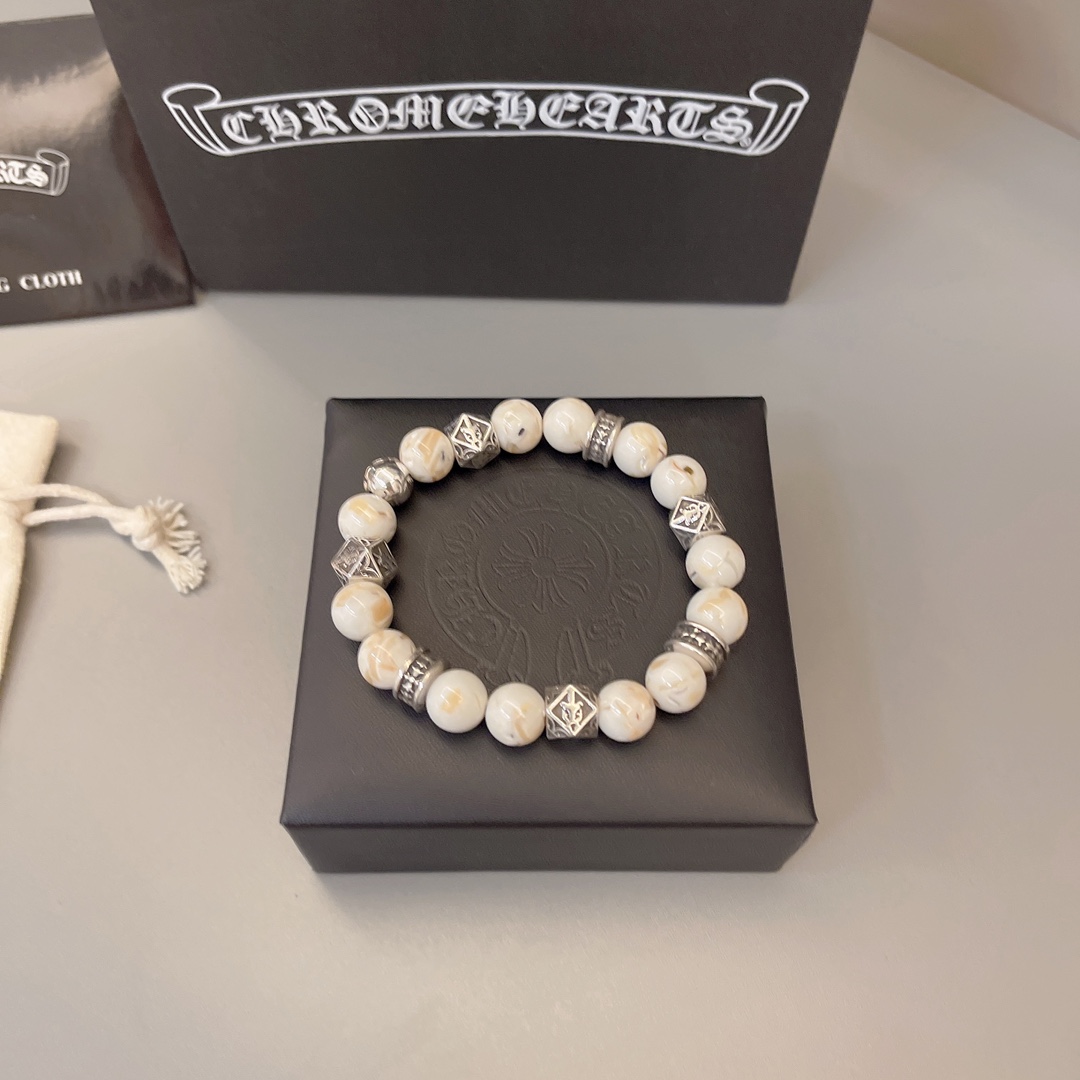 NO:385864,Couple bracelet Croxin natural beads and silver beads bracelet Croxin matches a low-key charming bracelet. One of the classic bracelets of Croxin, the overall bracelet has a good texture, the engraving and detailed patterns are right at a glance, the color is as shown in the picture. It looks very delicious when you wear it with bracelets. It looks good when you match it with it. The counter is synchronized. The same style for men and women!  Can be made into couple bracelets!  Stackable!  Flexible size, fine jewelry, chrome hearts, bracelet19860909情侣手串克罗心天然珠银珠串手链 克罗心搭配出低调魅力的一款手链,克罗心经典手串之一,整体手串质感很好,刻字和细节纹路一眼正,成色如图,搭配手链叠戴超有味道怎么搭配都好看,专柜同步.男女同款！可做情侣手链！可叠戴！ 尺寸有弹性,饰品精品,chrome hearts,bracelet,Jewelry