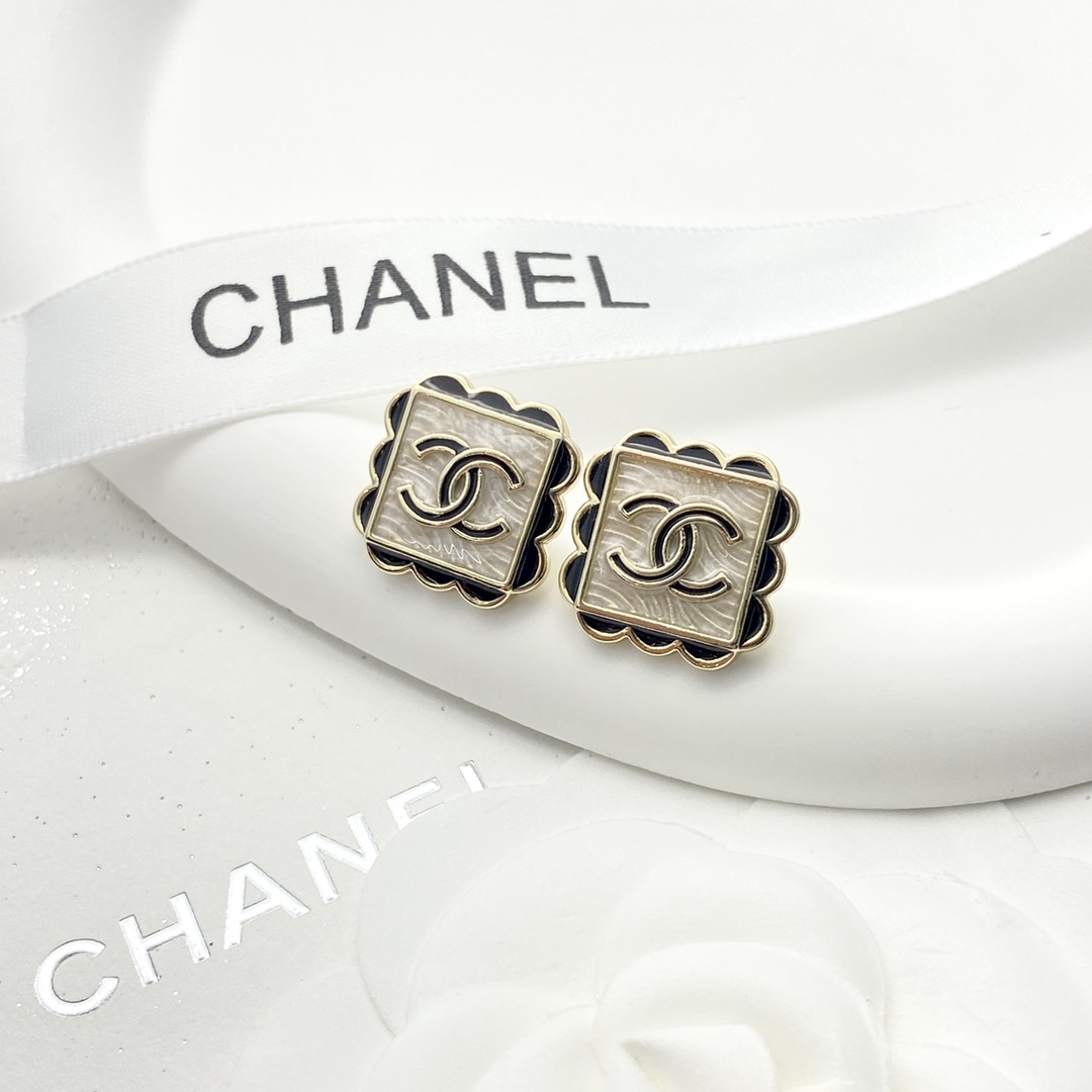 Chanel 7 stelle
 Gioielleria Orecchino Nero Grigio Bianco Monogram Eclipse Pizzo