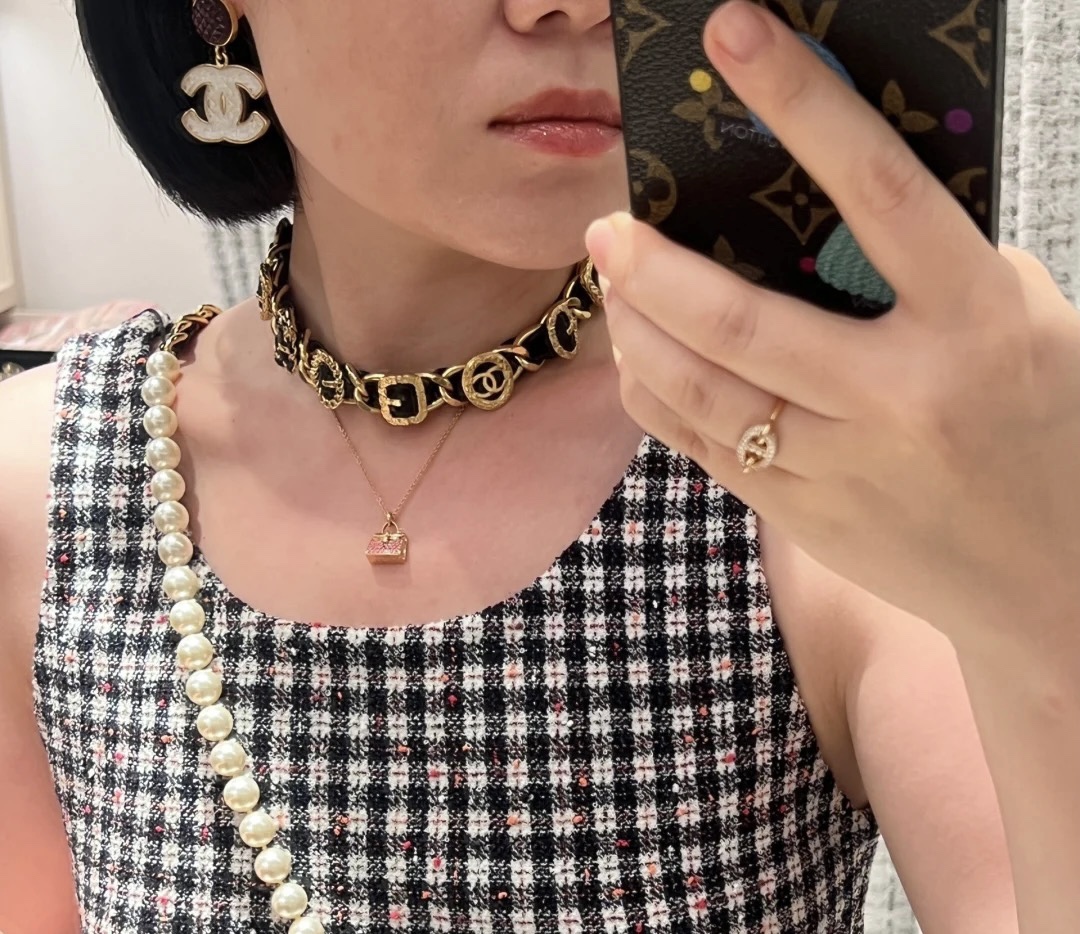  编码N897   
🛍香奈儿项链热销🔥爆上新🆕🆕🆕
😎CHAN 24 多元素黑皮绳颈链choker
🤩