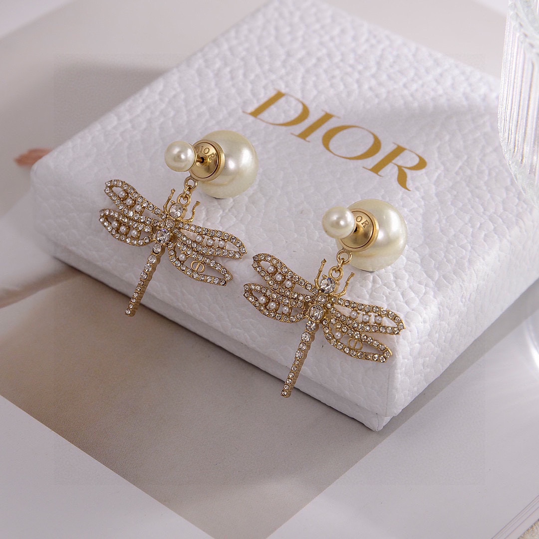 Dior item