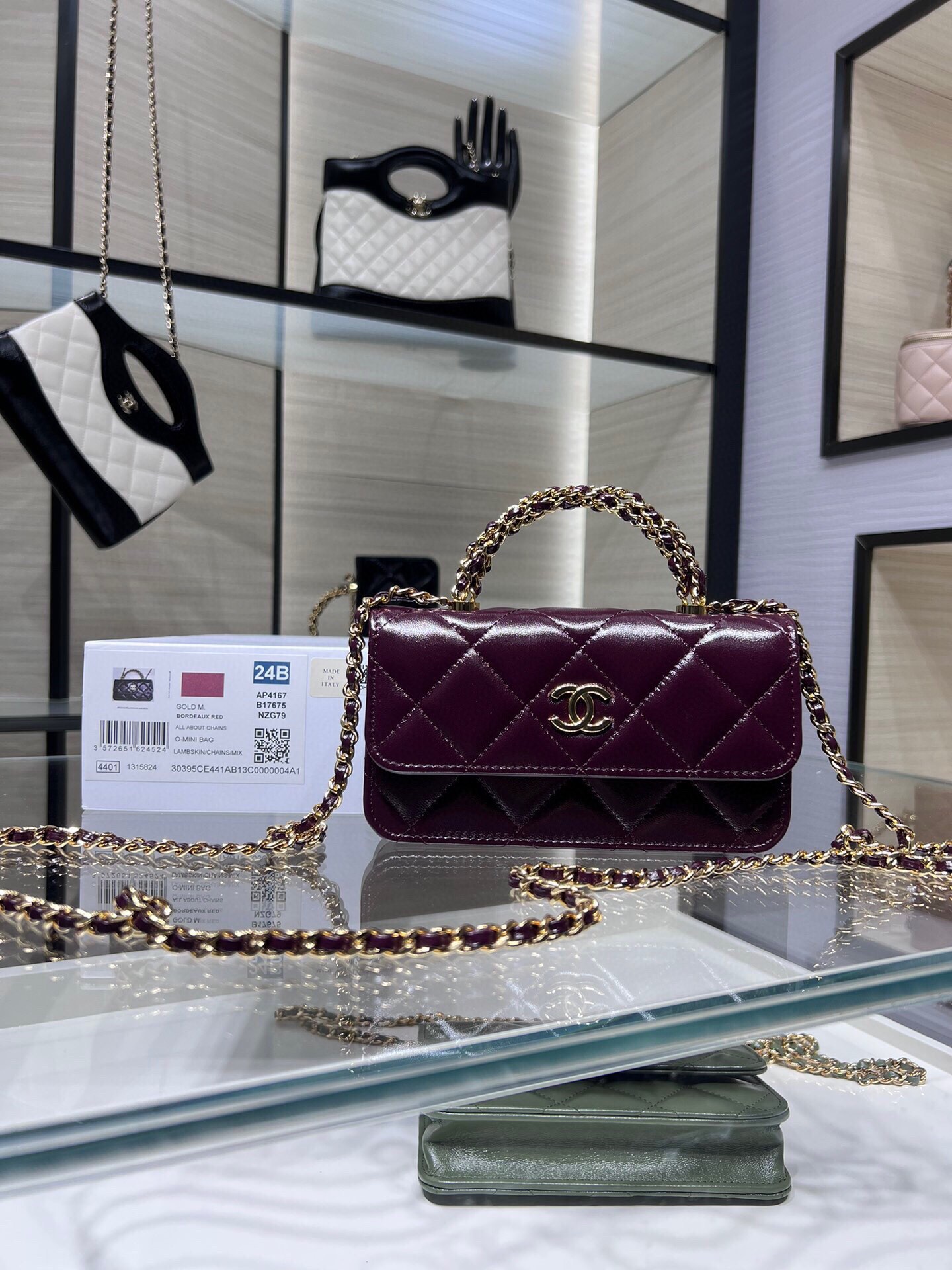 NO:183043,Genuine grade original leather version Ohanel 24b latest model rotary handle chain mobile phone bag oil wax leather AY size 10X17X7.5,CHANEL,chanel19860909正品级 原厂皮版本 Ohanel 24b 最新款 旋转手柄 链条手机包 油腊皮  AY 尺寸10X17X7.5,CHANEL,chanel,Bag