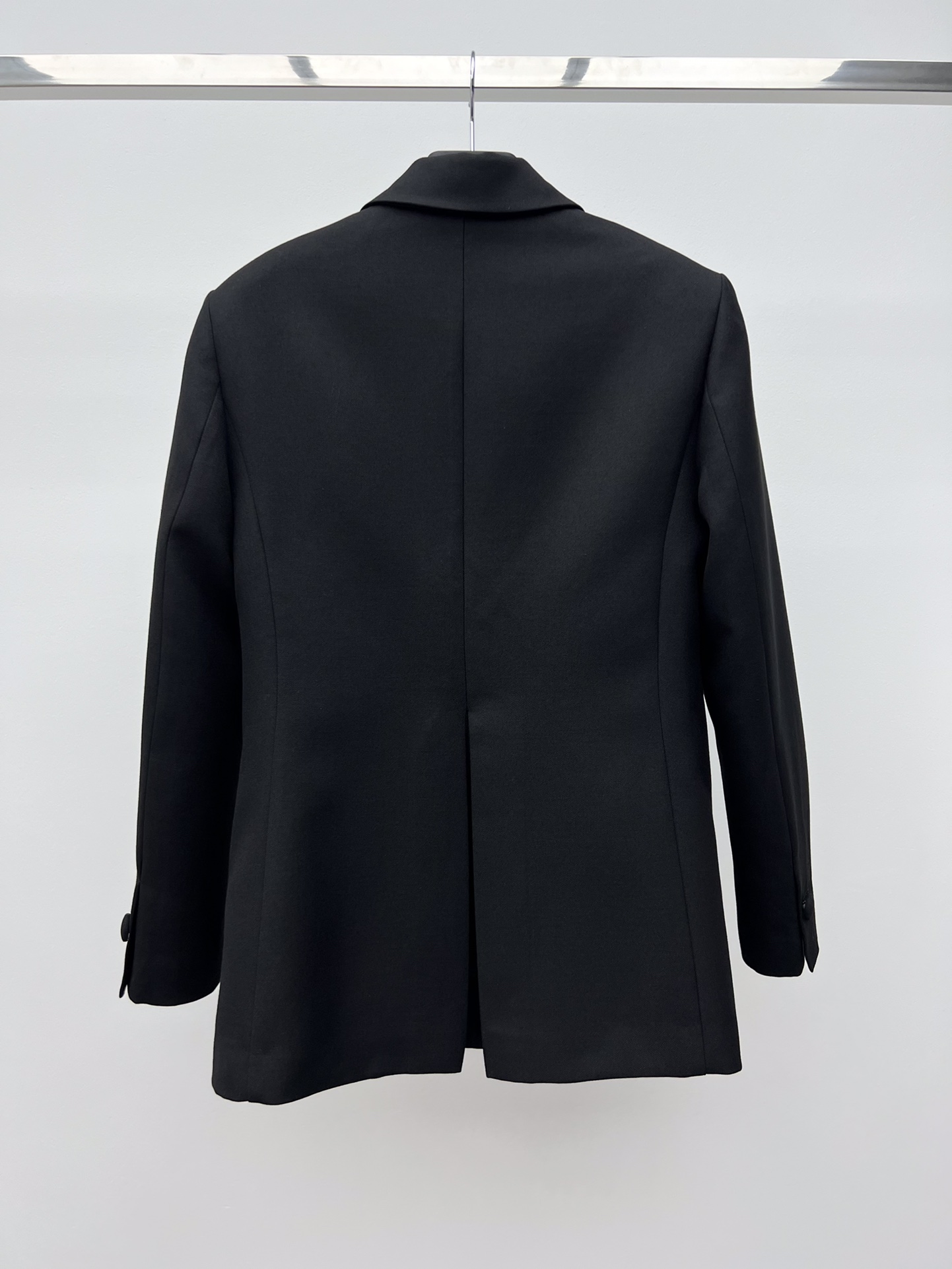 Givenchy Single-Rate Wool Suit with Cushion Shoulder Cutting and Button Details - 图片 6