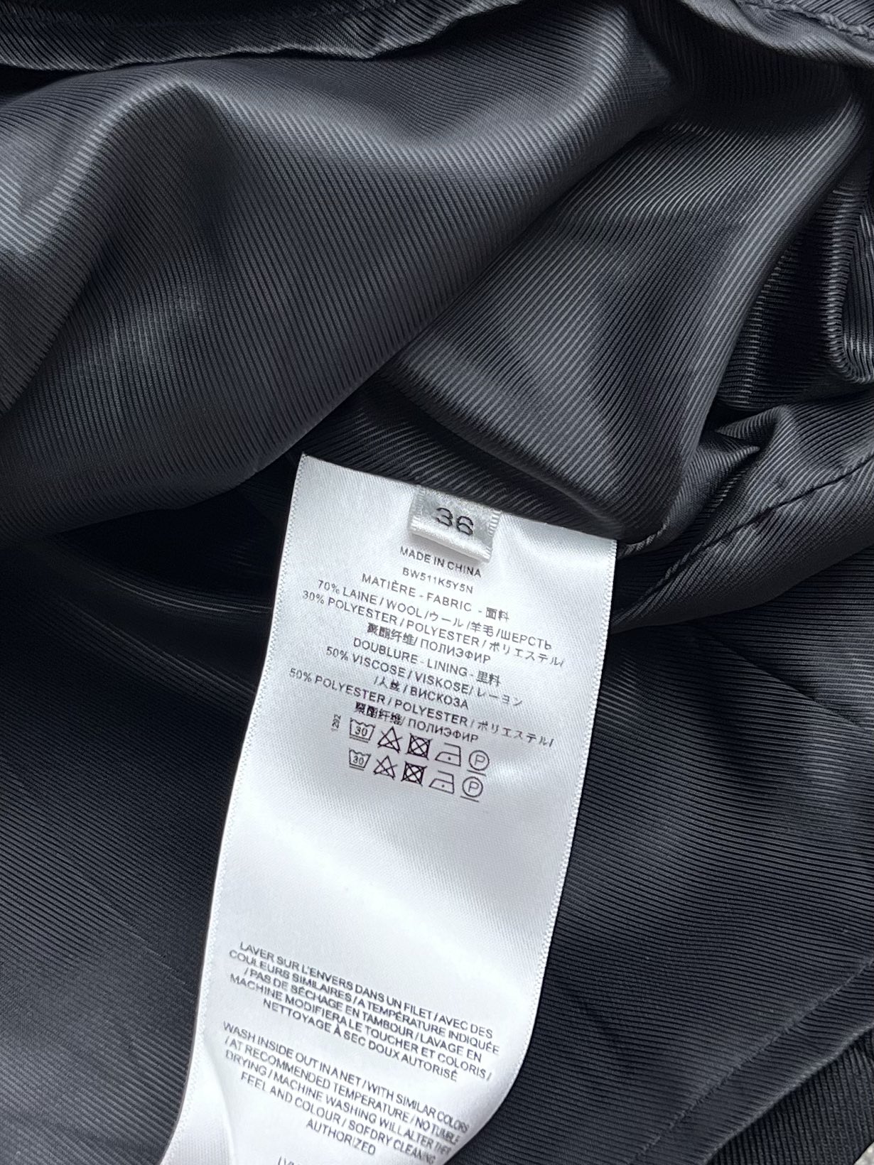 Givenchy Single-Rate Wool Suit with Cushion Shoulder Cutting and Button Details - 图片 9