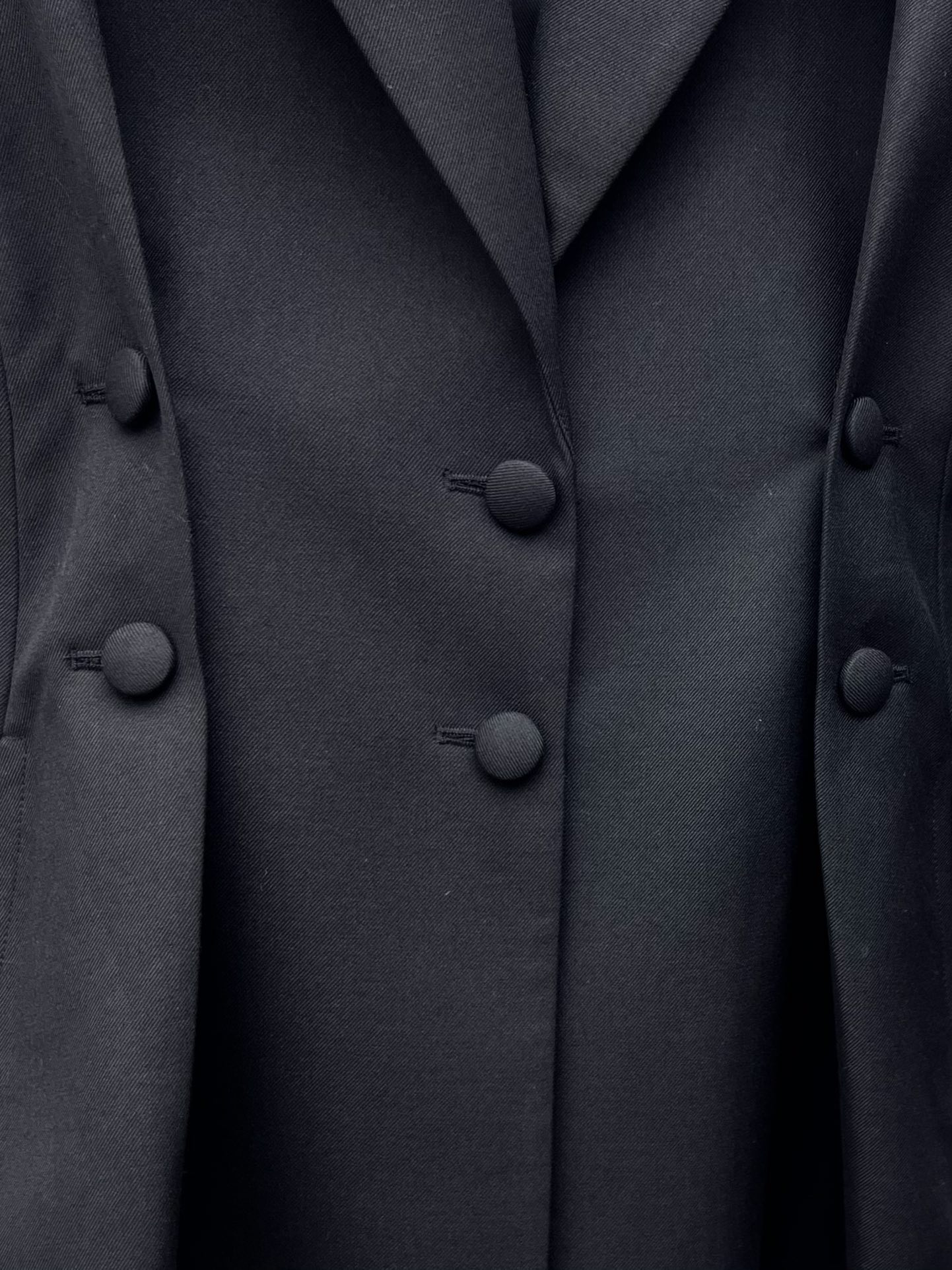 Givenchy Single-Rate Wool Suit with Cushion Shoulder Cutting and Button Details - 图片 3