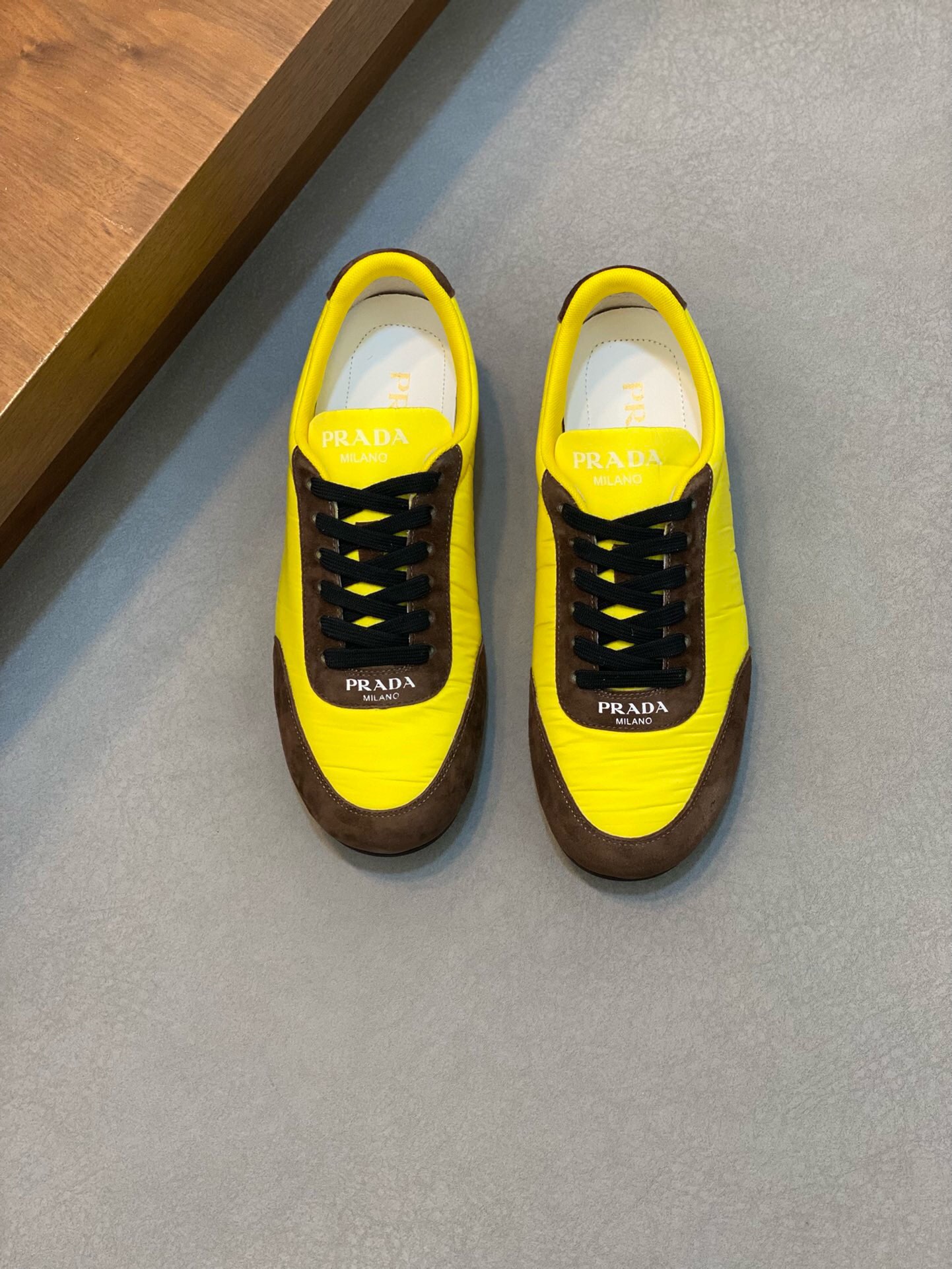 NO:217406,l Brand PRADA Color Original Color Code Number 39-44 Standard Code Price Material Prada New Product Original Single Product Low Top Casual Shoes!  The upper is made of cowhide with cloth Prada logo mesh cloth inner lining. The original molded open sole of cowhide is made of high quality. Prada, prada, prada, cowhide19860909l品牌PRADA 颜色原版配色 码数39-44标准码 价格 材质普拉达新品原单货低帮 休闲鞋！鞋面采用牛皮配布普拉达标识网布内里 牛皮垫脚原版开模大底、高品质值得拥有,普拉达,prada,prada,cowhide,Men's shoes