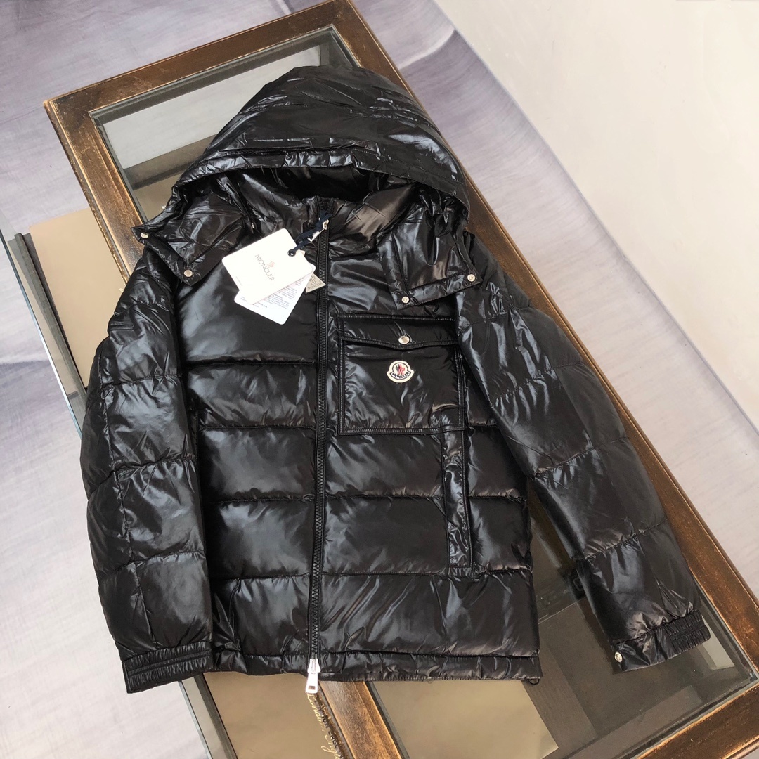 羽绒 Moncler 蒙口# 官网专柜同步上新!剪裁打造干练姿态身着😎2025 秋冬Moncler主线系