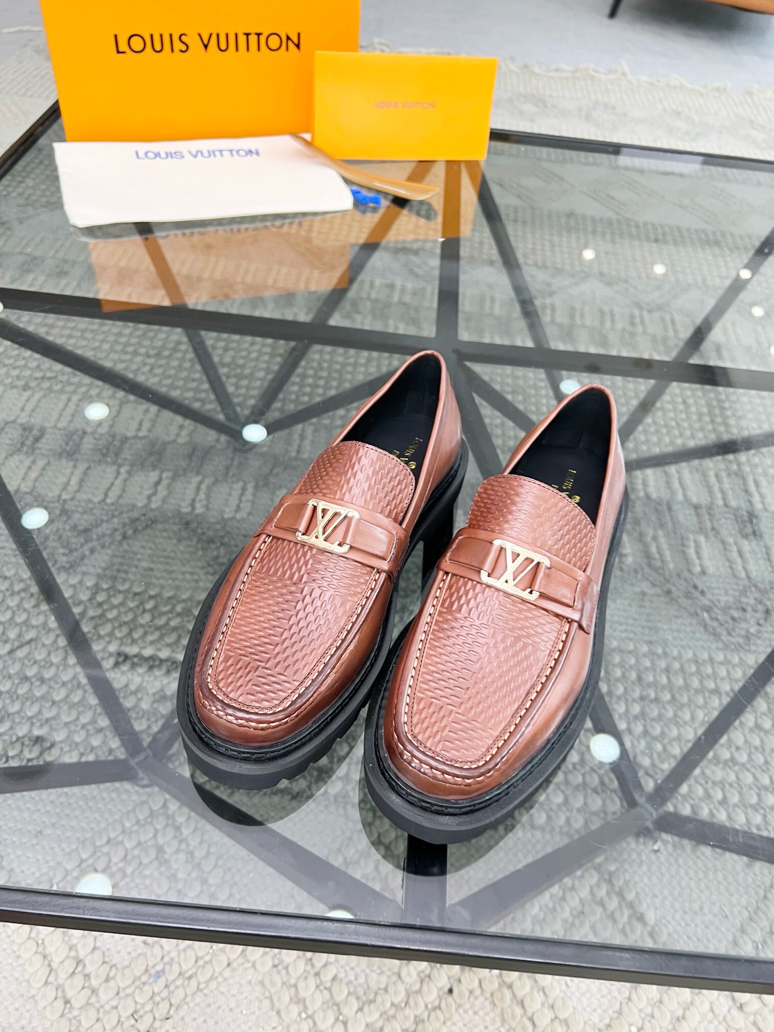 NO:218838,Brand LOUIS VUITTON original color matching number 39-44 customized 38.45.46 Price Material new Louis Vuitton casual leather shoes original quality Top version uses top layer cowhide design simple and elegant Goodyear exquisite hand-pulled wire to make the shoes more secure Original Rubber Foamed sole Stylish Comfortable, Louis Vuitton, louis vuitton, louis vuitton, cowhide19860909品牌LOUIS VUITTON 颜色原版配色 码数39-44订做38.45.46 价格 材质路易威登新款 休闲皮鞋原单品质 顶级版本采用头层牛皮设计简单大方不失优雅固特异精致手工拉线使鞋子更加牢固原版 橡胶 发泡大底 上脚 有型 舒适,路易威登,louis vuitton,louis vuitton,cowhide,Men's shoes