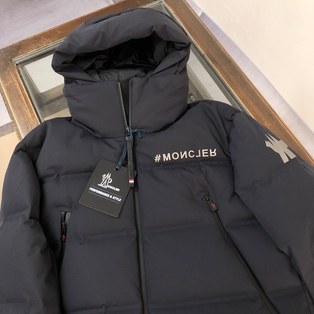 MONC*ER蒙口2024秋冬最新款男士羽绒服！冲风衣滑雪服原版防伪二维码内里填充90%白鸭绒非常酷帅的