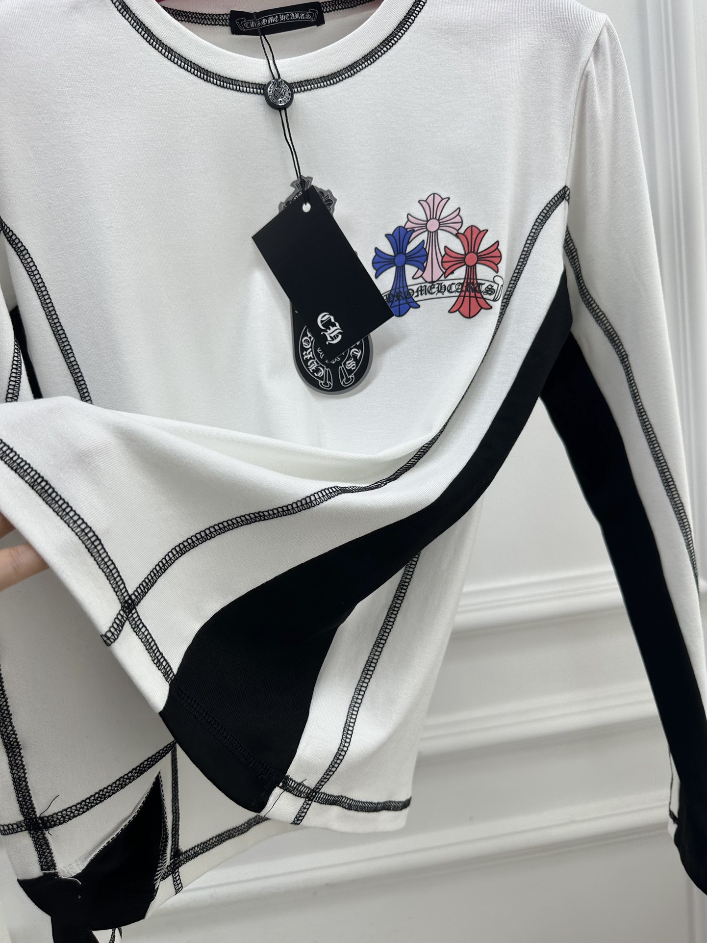 尺码SML，¥
ChromeHear**/克罗心
弹力修身拼色插肩长袖打底衫，整件都充斥着洋气的味道 简