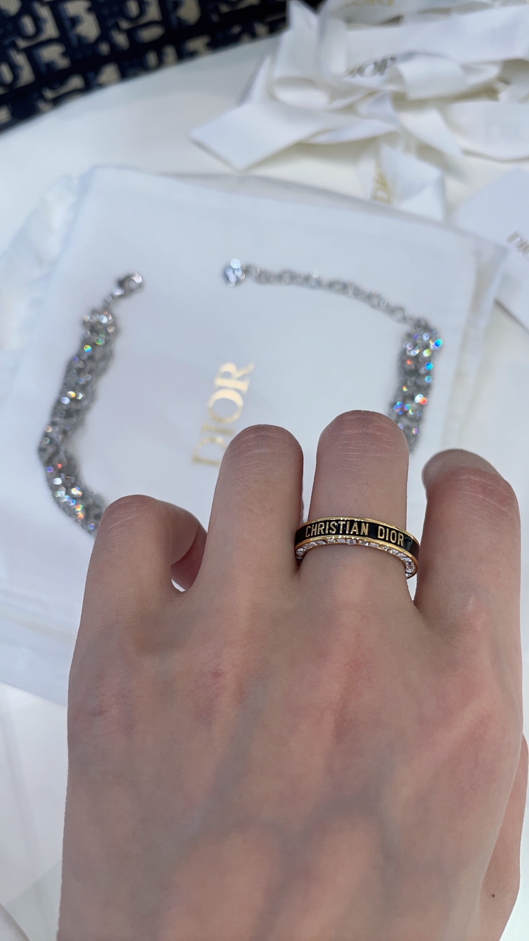 NO:635909,88180, arrived today to buy yb's new Night Code gold letter black enamel row of diamonds ring, black enamel letters on the front, side inlaid with square diamonds and row of diamonds, all-round beautiful details without blind spots, simple and generous, suitable for any occasion~ Exclusively purchased from yb, customized, brass material, Czech diamonds, size 6-7-8, corresponding to S/M/L,,ring,Cardia high-end jewelry1986090988180,今日到货购入yb 新款Night Code金色字母黑色珐琅排钻戒指 正面黑色珐琅字母 侧面镶嵌方钻排钻 全方位无死角的美貌细节 简单又大方 什么场合都很适合～ 独家购入yb定制 黄铜材质 捷克钻 size6-7-8码 对应S/M/L,,ring,卡迪亚高端饰品,Jewelry