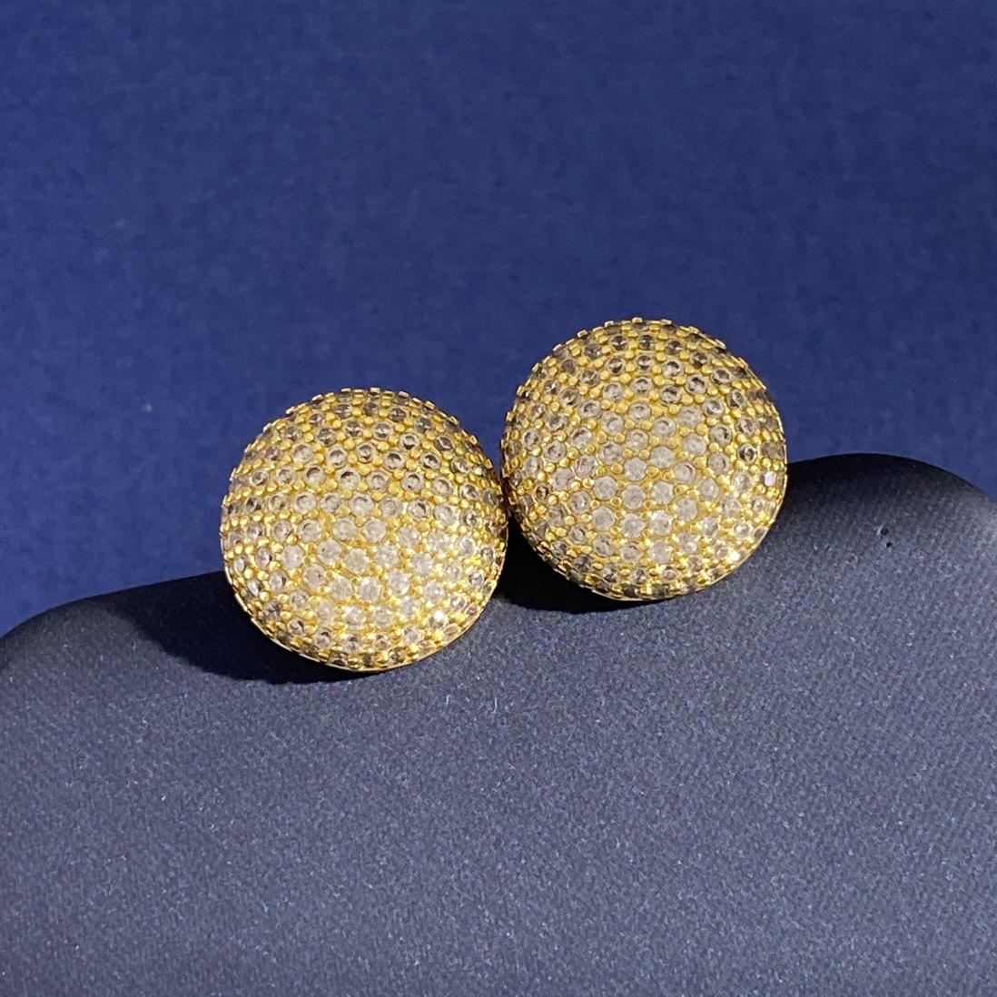 Loewe’s Fashion Statement: High-End Ring Nails with Drilled Little Mushrooms - 图片 8