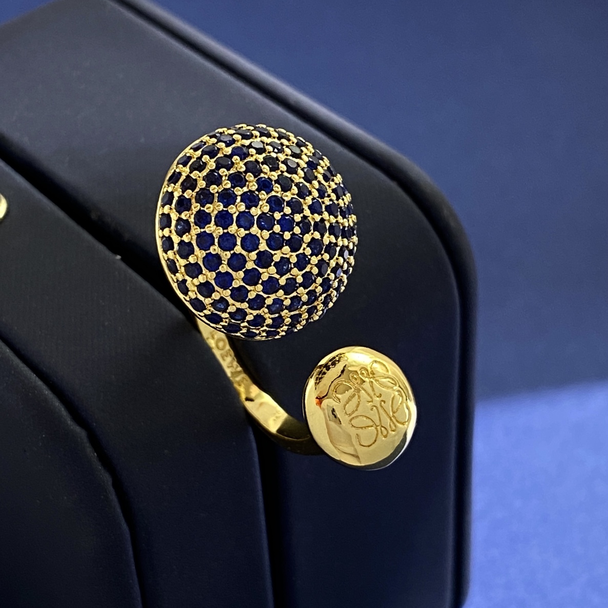 Loewe’s Fashion Statement: High-End Ring Nails with Drilled Little Mushrooms - 图片 4