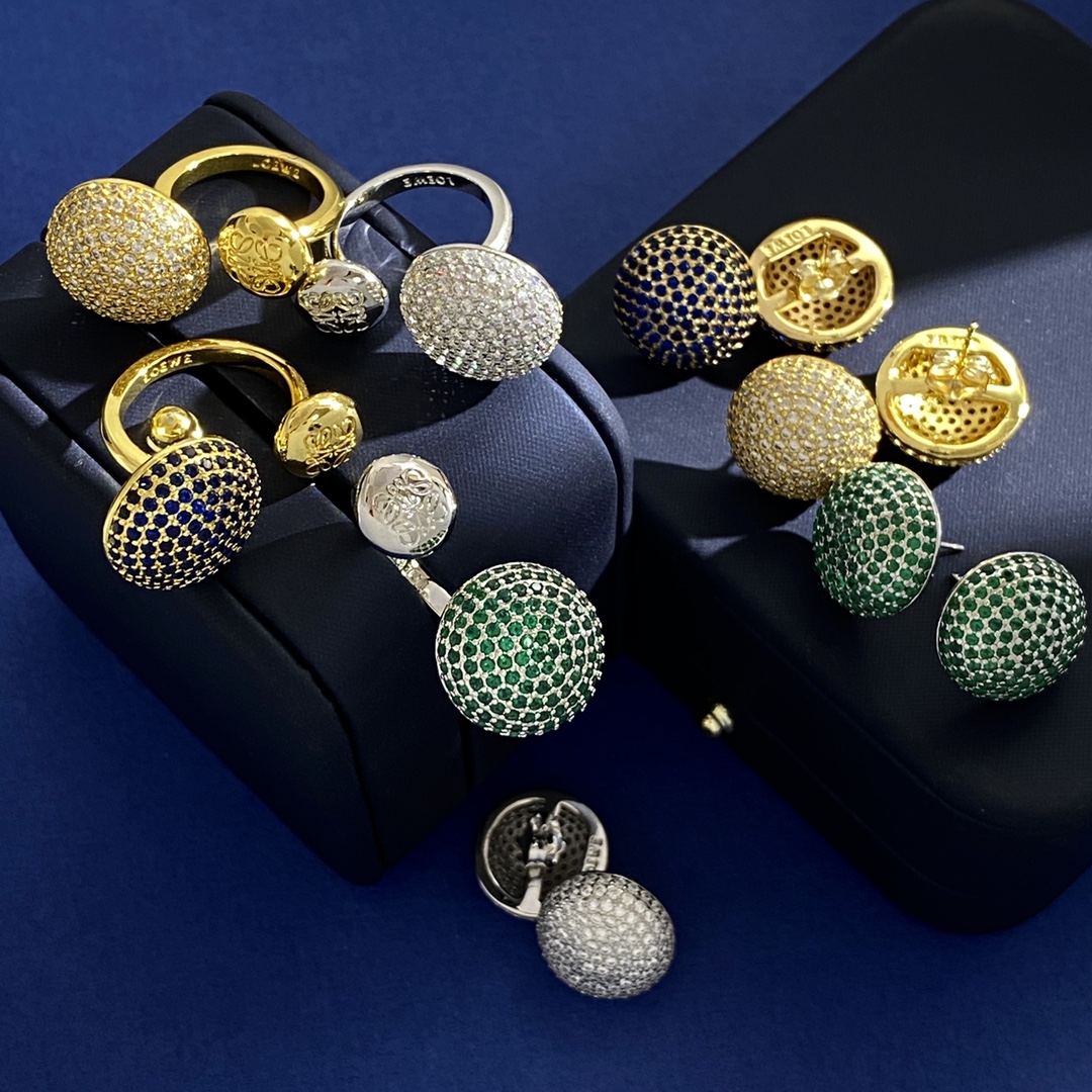 Loewe’s Fashion Statement: High-End Ring Nails with Drilled Little Mushrooms - 图片 1