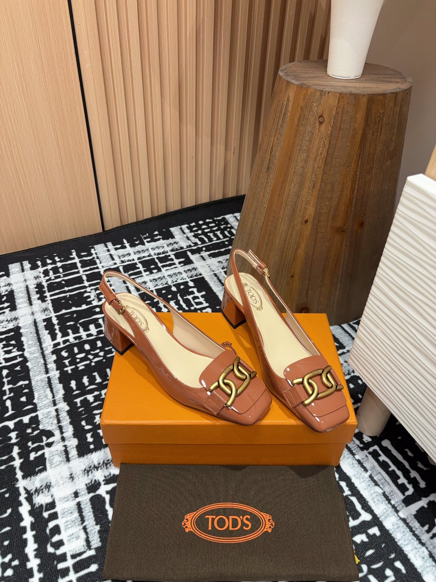 Stylish Tods Summer Sandals with Metal Buttons and High-end Design - 图片 3
