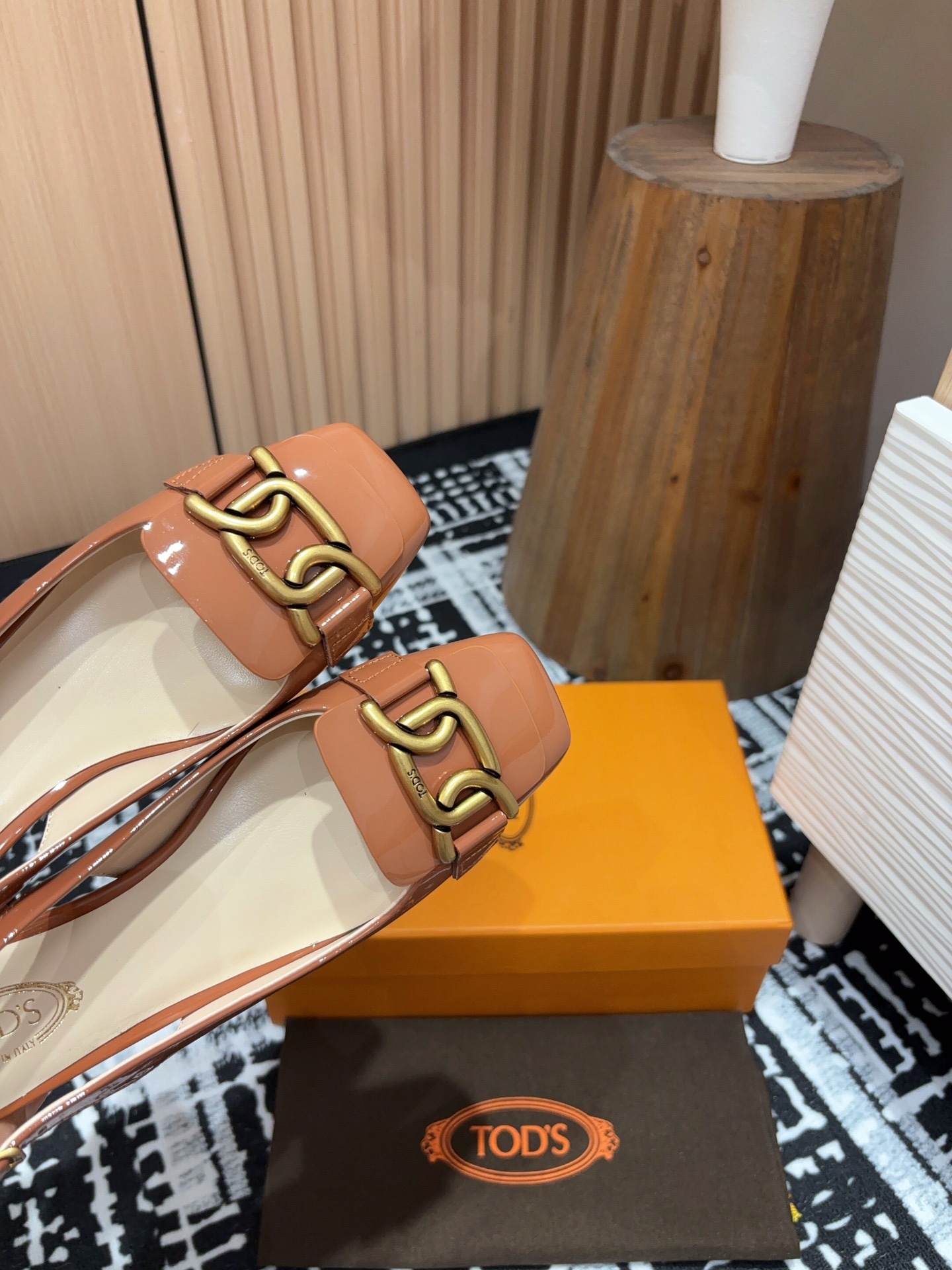 Stylish Tods Summer Sandals with Metal Buttons and High-end Design - 图片 4