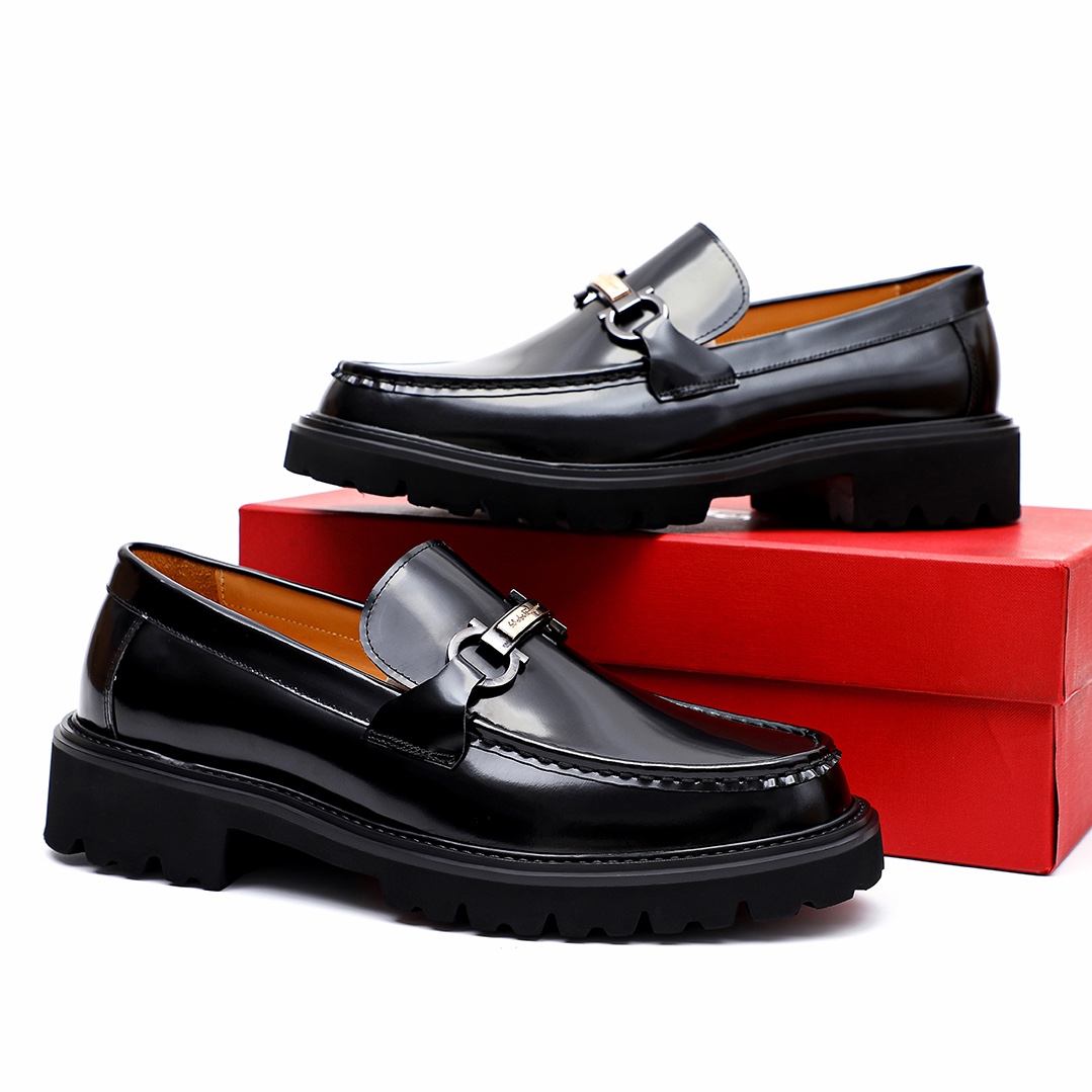 NO:270484,Top quality counter purchasing agent Ferragamo!  2024 men's formal leather shoes!  Pure and high quality can be compared 1:1!  Fabric imported from Italy original custom-made top layer open-edge beads calfskin inner lining fully imported water dyed cowhide inner lining pad!  The counter is available at the same time, and the soles are imported from Dongguan!  Original special supply original base is super comfortable, original order goods, high quality, you can enter and exit the counter at will, welcome to compare the counter synchronous code, positive code 38–44 (45 customized), ferragamo, cowhide19860909专柜品质顶级代购菲拉格慕爆款！2024男士正装皮鞋！纯正高品质可1:1比较！面料意大利进口原版定制头层开边珠小牛皮内里全进口水染牛皮里垫！专柜同步发售,鞋底东莞进口发泡大底！原厂特供原版底超级舒适,原厂跟单货,高品质,可随意进出专柜,欢迎对比专柜同步,正码38–44(45订制）,,ferragamo,cowhide,Men's shoes