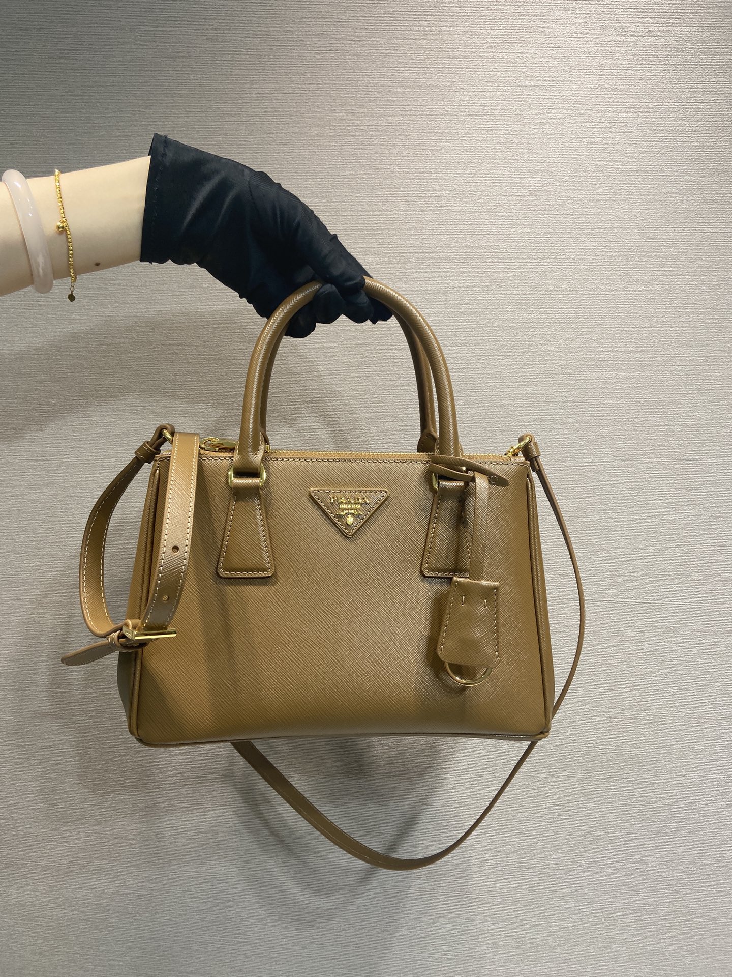 Prada Luxury Designer Handbag Shoulder Bag in fine calfskin.5cm 🎉🎉 Prada S