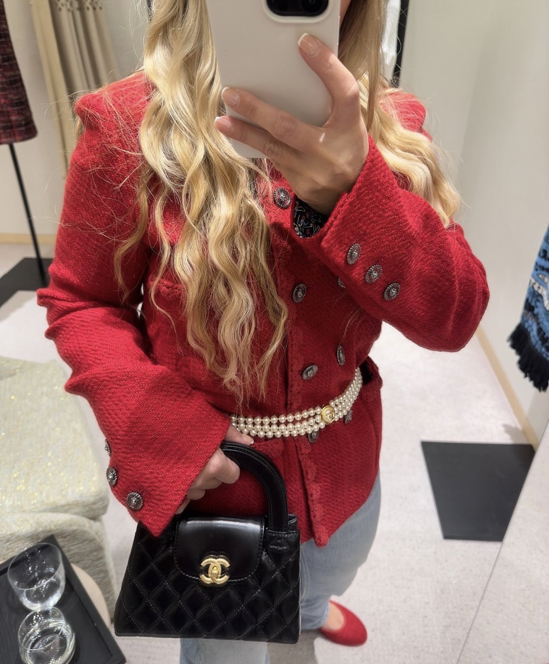 NO:634221,88380, the waist chain arrived today. 24A new gold button double C pearl three-layer waist chain. Irregular button round iconic school bag buckle double C. The small details of the design can stand the test. You can’t make mistakes with your eyes closed. The three-layer pearl chain is very heavy and perfectly modifies the body proportions. Customized z version. Customized pearl material. CNC button accessories, Cardia high-end jewelry.1986090988380,今日到货腰链 24A新款金色纽扣双C珍珠三层腰链 不规则纽扣圆形标志性书包扣双C 设计小细节经得起考究 闭眼入不出错 三层珍珠链条很重完美修饰身材比例 z版定制 定制珍珠材质 cnc纽扣配件,,卡迪亚高端饰品,Jewelry