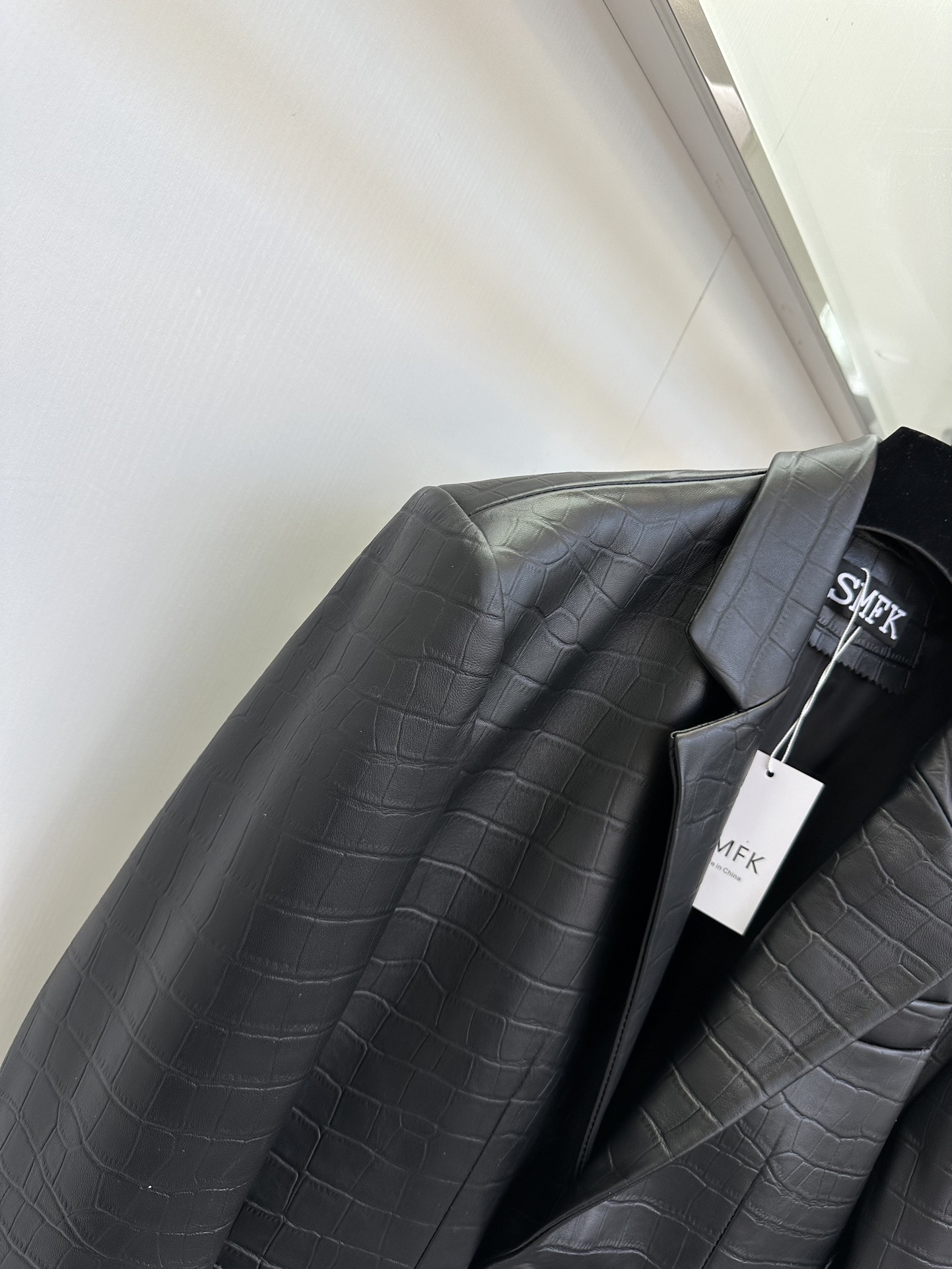 Stylish SMFK Female Suit with Dust-Proof Bags in Black Color - 图片 6