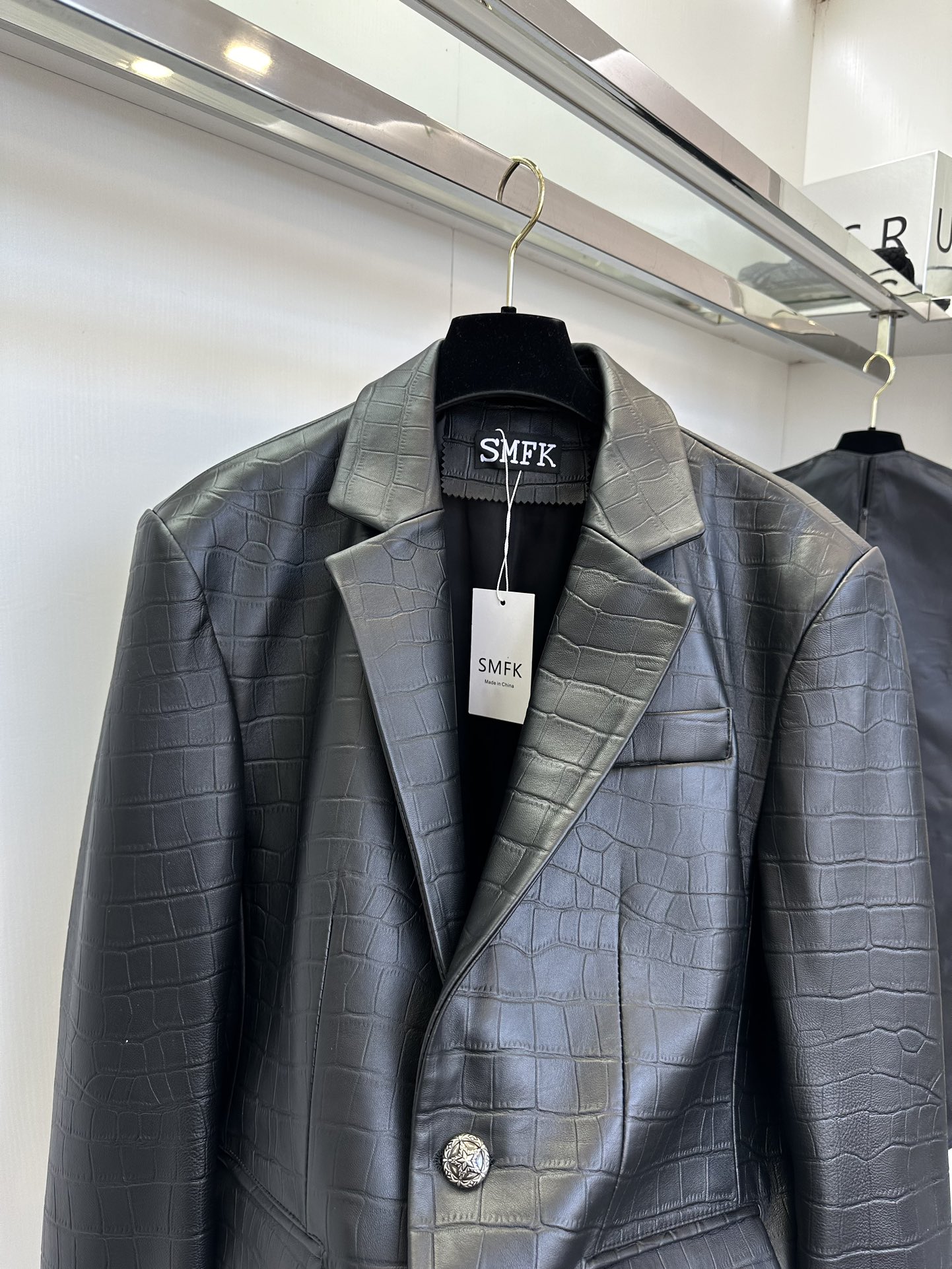 Stylish SMFK Female Suit with Dust-Proof Bags in Black Color - 图片 7