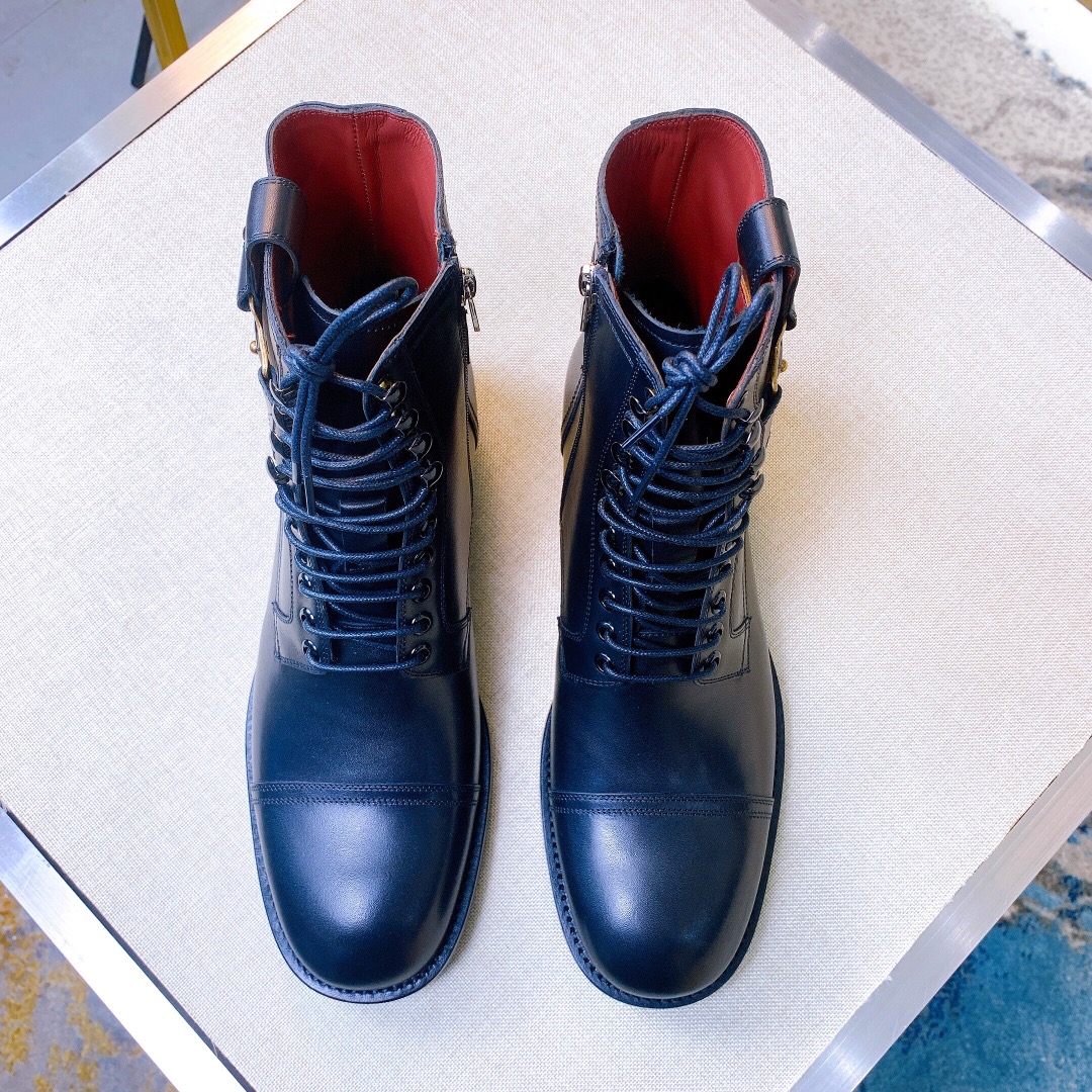 NO:697795,[D&G] High-end quality, original order, purchasing agent level, high-top boots, the upper is made of imported cowhide, which is characterized by two layers of metal plating on the upper of the brand plate, leather insole, with quilted satin padding and brand label - Original customized outsole -Size39-44 (38,45 customization is non-refundable and non-exchangeable),,Dolce&Gabbana,boots,cowhide19860909【D&G】高端品质 原单 代购级别 高帮靴 鞋面采用进口牛皮,其特点是品牌板的鞋面上有两层金属镀层 皮革鞋垫,带绗缝缎面衬垫和品牌标签 -原版定制大底 -Size39-44（38,45定制不退不换）,,Dolce&Gabbana,boots,cowhide,Men's shoes
