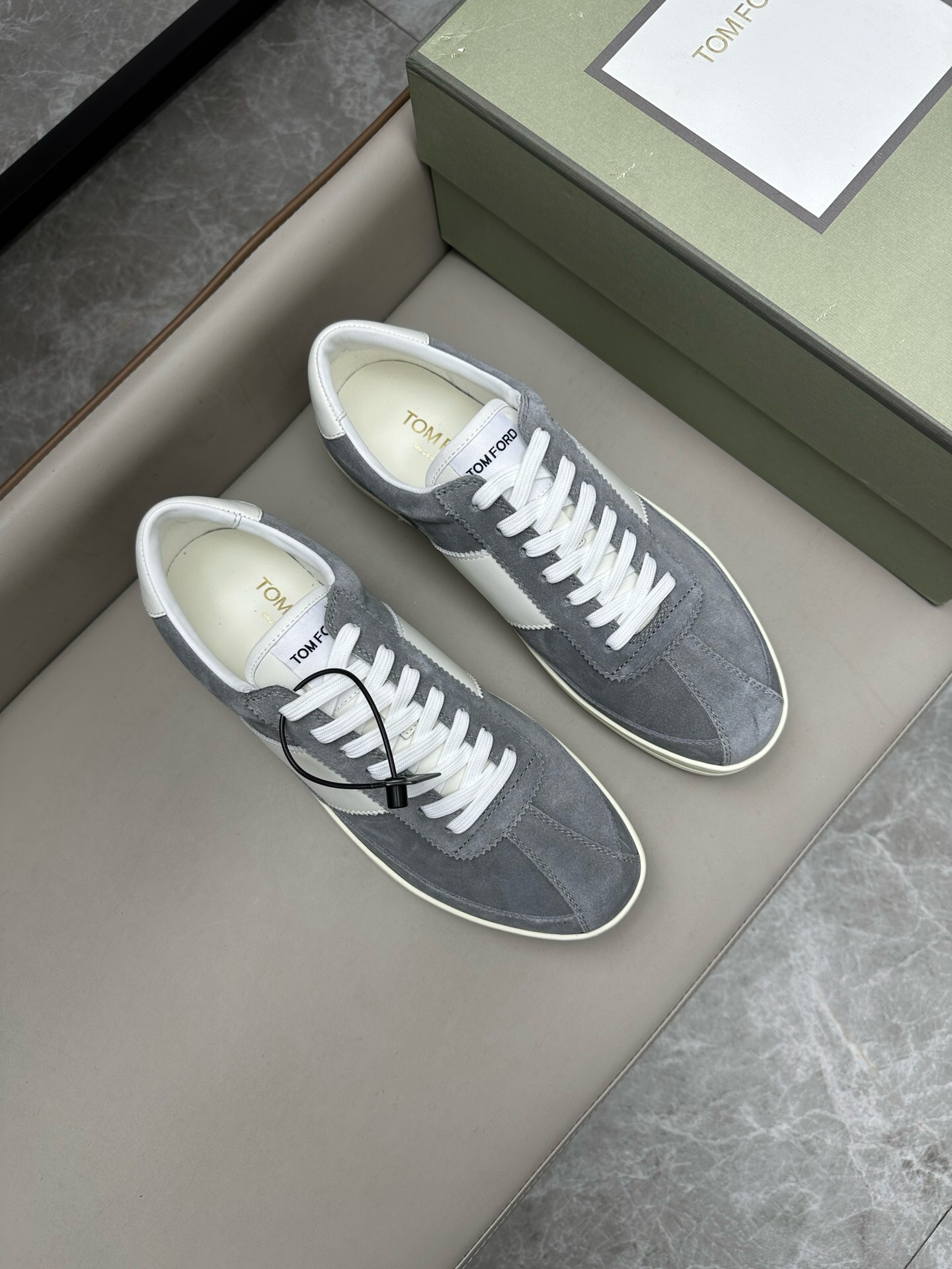 NO:219012,Brand TOM FORD Color original color matching Number 39-44 Customized 38.45.46 Price Material Tom & Ford ~ ​​Latest model Men's casual shoes High-end Original 1:1 Top-notch fashion trend details are impeccable using imported cowhide to make cowhide, foot pad feel comfortable and superior quality original replica outsole, Tom Ford, cowhide19860909品牌TOM FORD 颜色原版配色 码数39-44定做38.45.46 价格 材质汤姆&福特～最新款 男士休闲鞋 高端 原单1:1顶级货时尚潮流细节无可挑剔采用进口牛皮拼接制作牛皮 垫脚脚感舒适品质优越原版复刻大底,汤姆·福特,tom ford,cowhide,Men's shoes