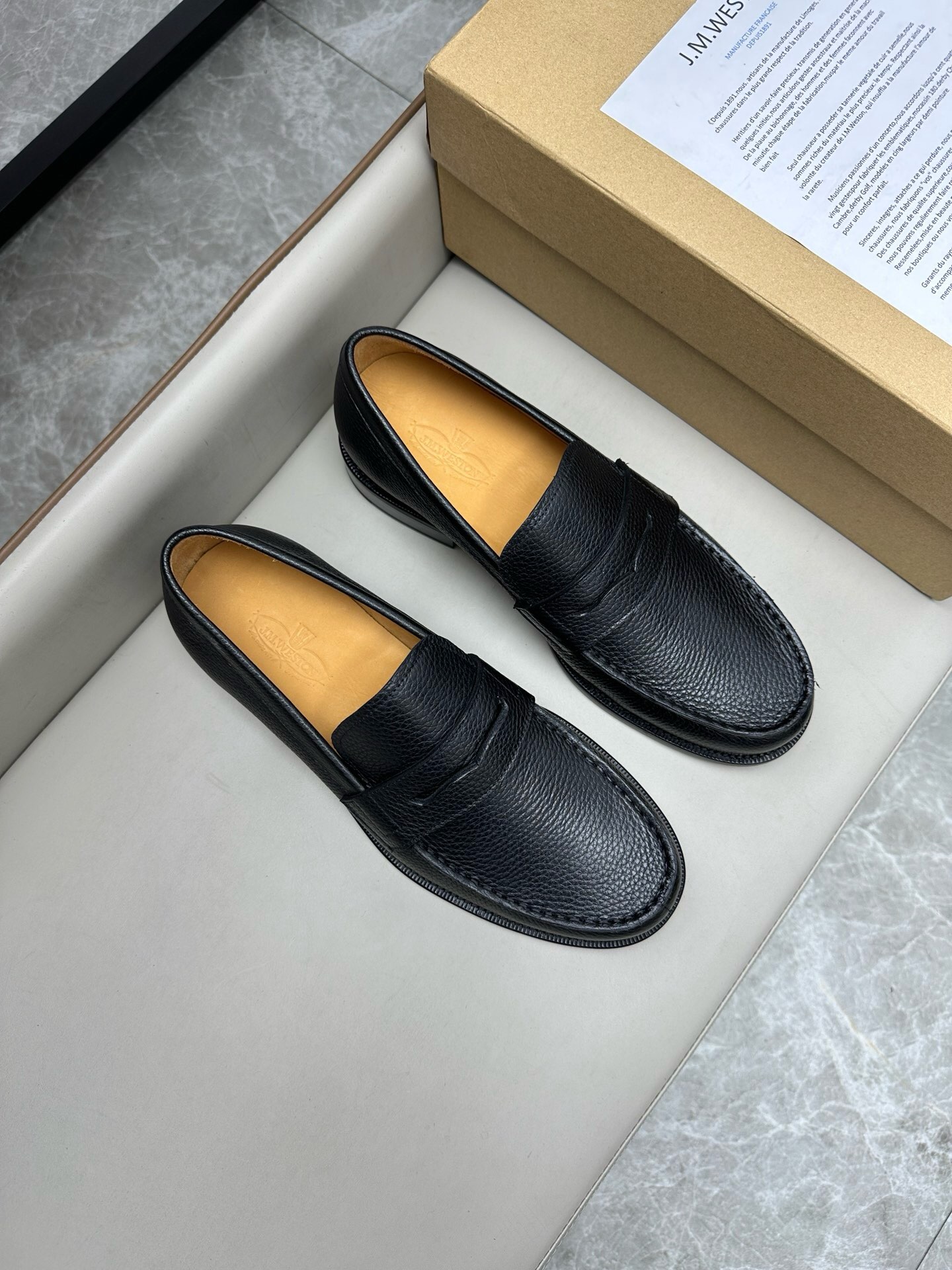 NO:219220,J.M.WESTON classic business leather shoes, men's lace-up business leather shoes, imported original reverse velvet cowhide, cowhide inner, cowhide inner (original genuine leather sole) makes the shoes fashionable and comfortable to wear on the feet. Size 39-44 (customized by 38, 45, 46), cowhide, Leather soles19860909J.M.WESTON经典商务皮鞋,男士系带商务皮鞋,进口原版反绒牛皮,牛皮内里,牛皮内里（原版真皮大底）让鞋子穿在脚上时尚又舒适.码数39-44（38、45、46定做）,,cowhide,Leather soles,Men's shoes