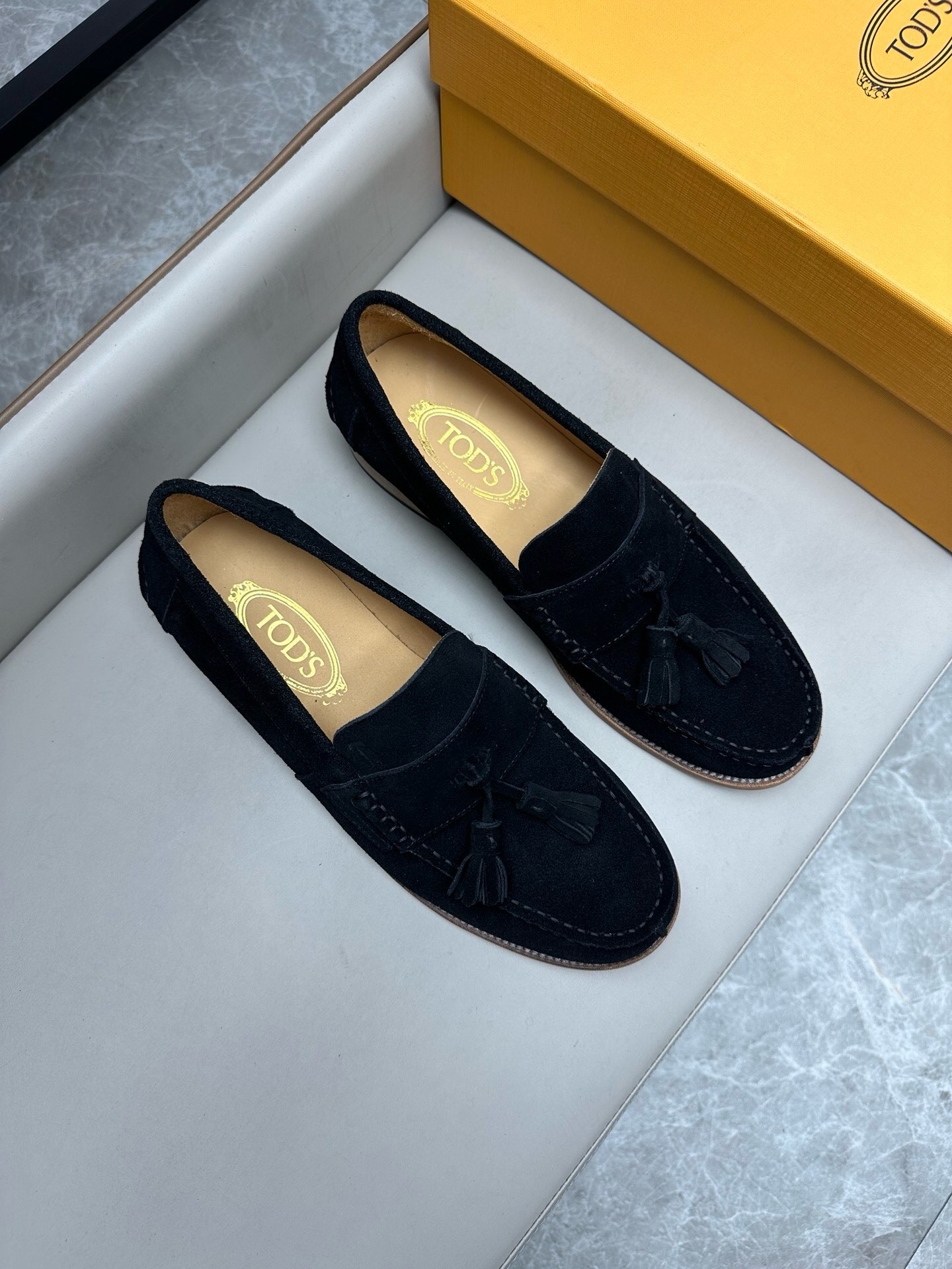 NO:218834,Brand TOD'S Color Original Color Number 39-44 Customized 38.45.46 Price Material Todds Men's New Loafers Foot Shoes Use top layer cowhide leather with strong texture   cowhide inner Comfortable and breathable   original Open mold Customized (general leather sole) The highest quality in the market, TOD'S leather shoes, Tod's, loafers, cowhide, Leather soles19860909品牌TOD'S 颜色原版配色 码数39-44订做38.45.46 价格 材质托德斯男士 新款 乐福鞋 套脚鞋 采用头层牛皮皮质感极强 牛皮内里 舒适透气 原版 开模 定制（真皮大底）市场最高品质,TOD'S皮鞋,Tod's,loafers,cowhide,Leather soles,Men's shoes