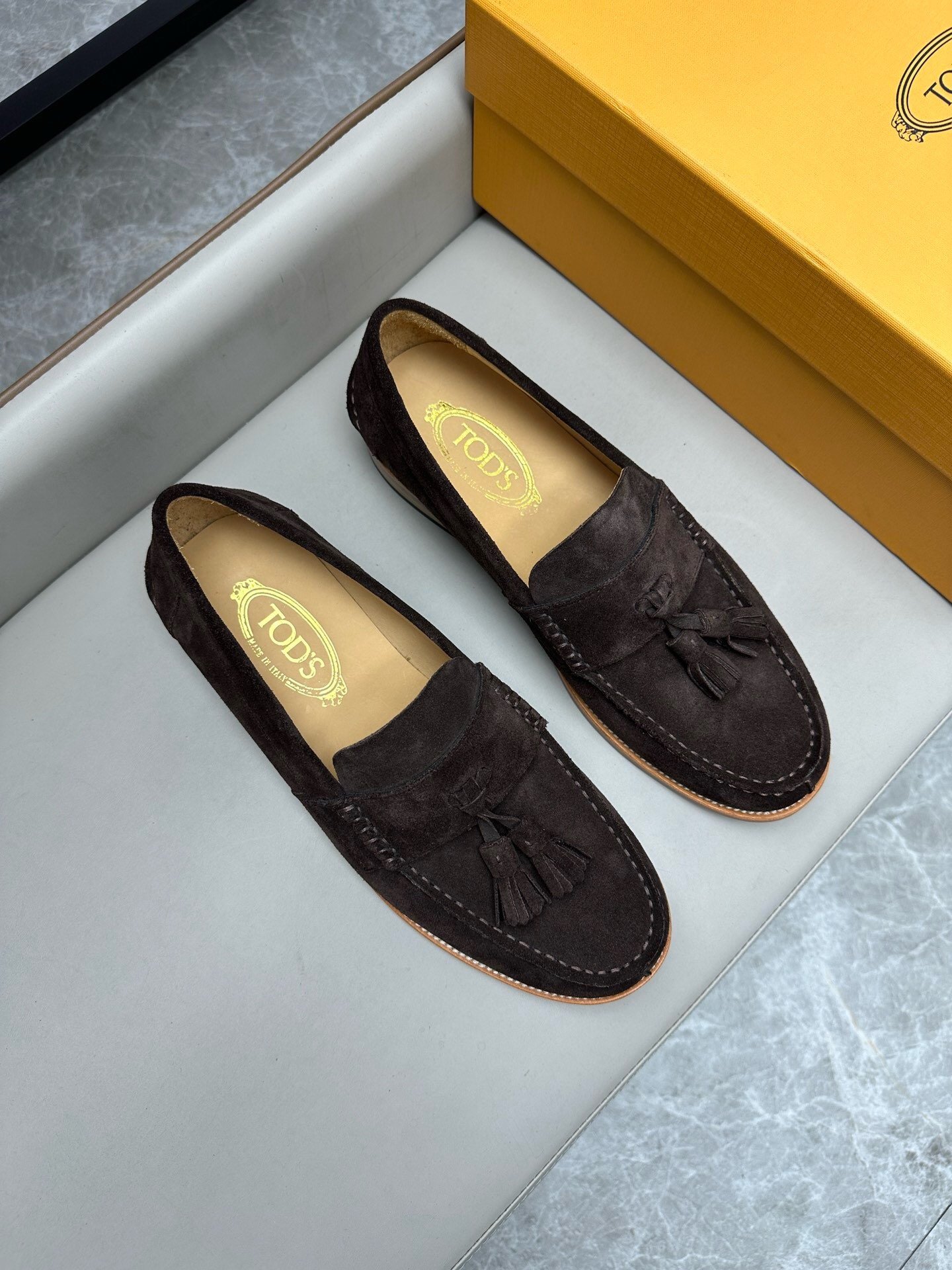 NO:217279,Brand TOD'S Color Original Color Number 39-44 Customized 38.45.46 Price Material Todds Men's New Loafers Foot Shoes Use top layer cowhide leather with strong texture   cowhide inner Comfortable and breathable   original Open mold Customized (general leather sole) The highest quality in the market, TOD'S leather shoes, Tod's, loafers, cowhide, Leather soles19860909品牌TOD'S 颜色原版配色 码数39-44订做38.45.46 价格 材质托德斯男士 新款 乐福鞋 套脚鞋 采用头层牛皮皮质感极强 牛皮内里 舒适透气 原版 开模 定制（真皮大底）市场最高品质,TOD'S皮鞋,Tod's,loafers,cowhide,Leather soles,Men's shoes