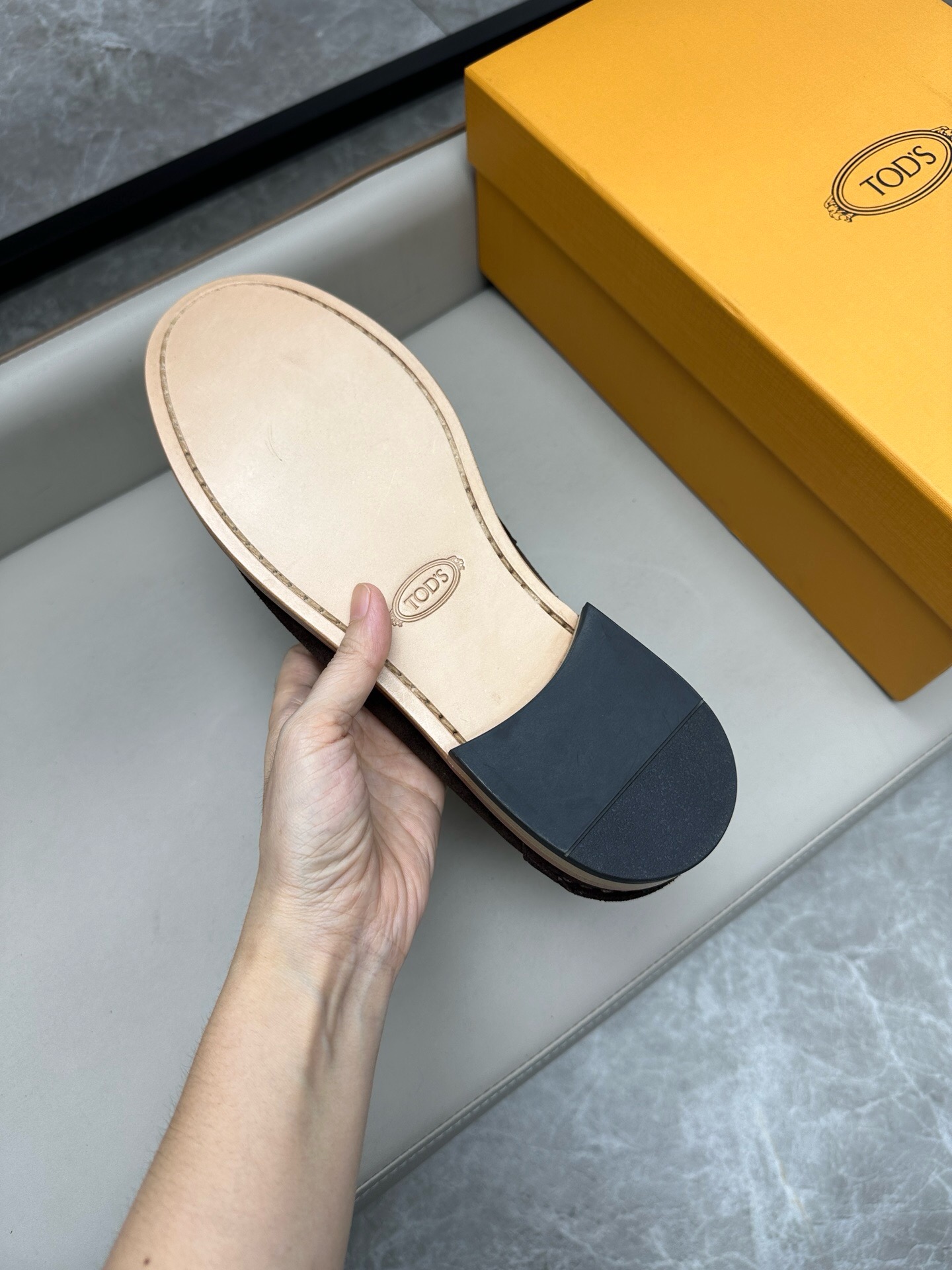品牌:TOD'S 9