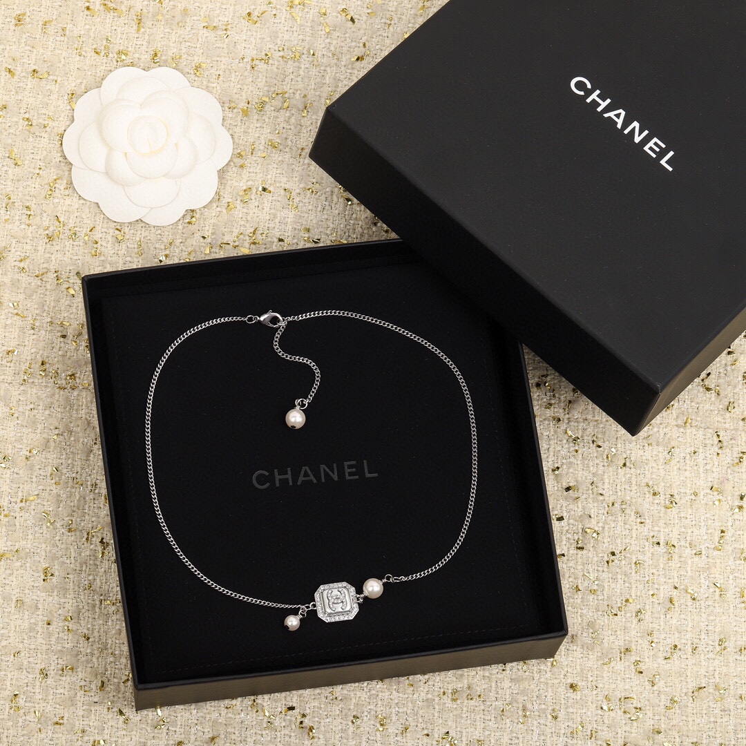 Chanel Arriba
 Joyas Pendiente Incrustados con diamantes Resina Colección primavera Vintage