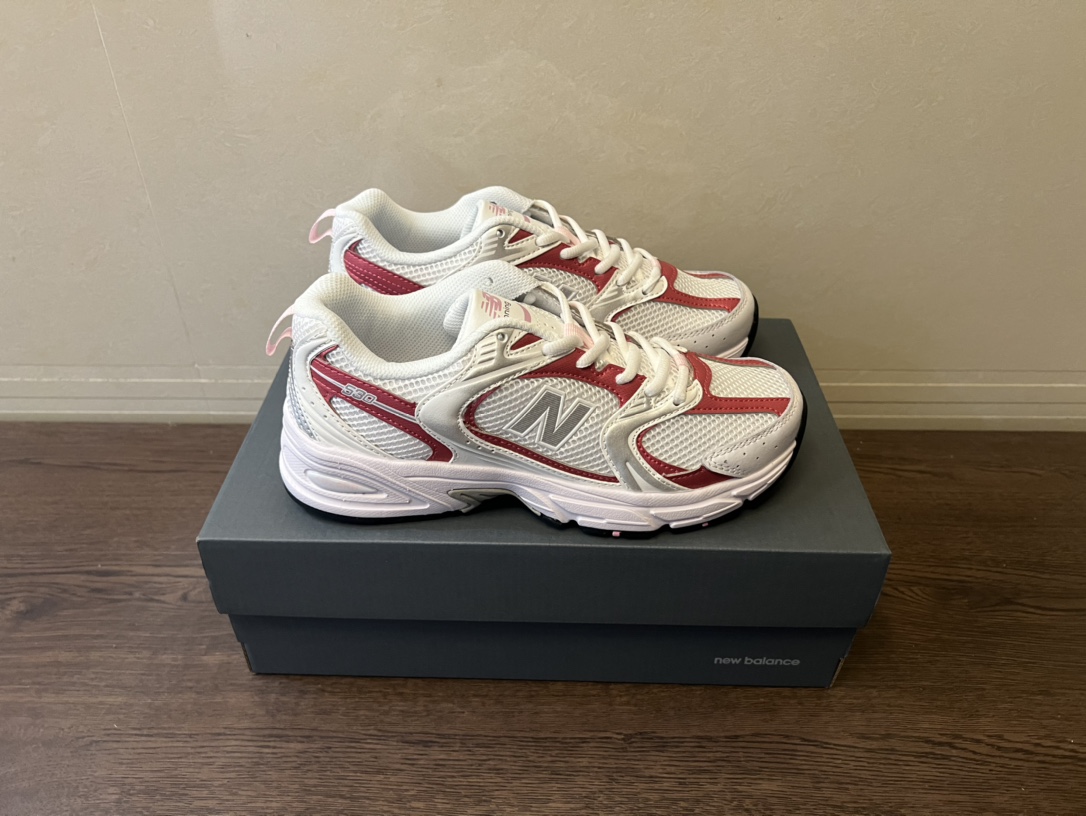 💰320
NEW BALANCE 新百伦530运动休闲鞋 新款男女情侣鞋！
Size：36  36.5 37 37.5  38 38.5 39.5 40 40.5 41.5 42 42.5 43 44 44.5 45！