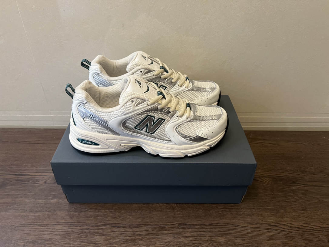 💰320
NEW BALANCE 新百伦530运动休闲鞋 新款男女情侣鞋！
Size：36  36.5 37 37.5  38 38.5 39.5 40 40.5 41.5 42 42.5 43 44 44.5 45！