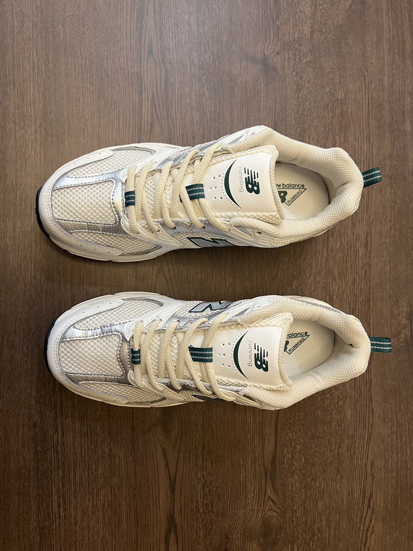 💰320
NEW BALANCE 新百伦530运动休闲鞋 新款男女情侣鞋！
Size：36  36.5 37 37.5  38 38.5 39.5 40 40.5 41.5 42 42.5 43 44 44.5 45！