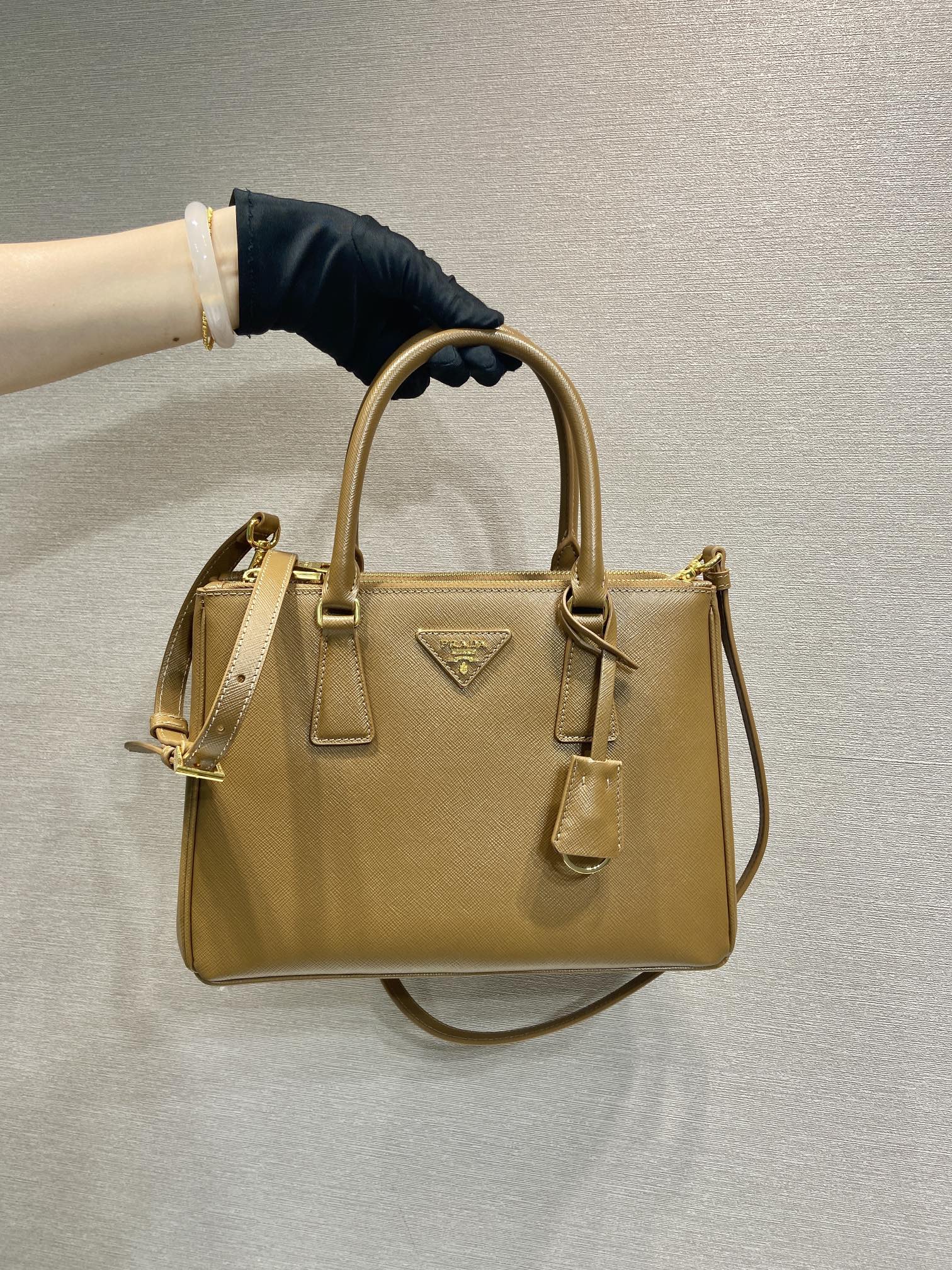 Prada Luxury Designer Handbag Shoulder Bag in fine calfskin