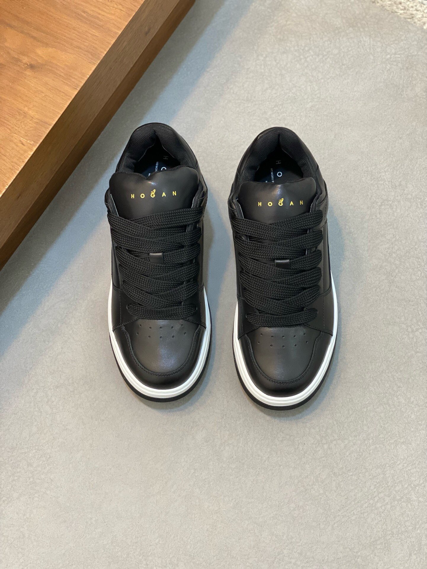 NO:218893,Brand HOGAN Color original color matching Number 38-44 standard code Price Material Hogan original single version top purchasing agent men's latest counter is available simultaneously, Italian imported original brand ▲▲ Calfskin·Brand Totem breathable cloth ▲▲▲ (highlights, nobles, grades) exquisite workmanship sole original special supply original sole, exclusive double-layer activity · TPU rubber · molded sole; super · Comfortable · Wear-resistant · Anti-slip · Hogan, cowhide19860909品牌HOGAN 颜色原版配色 码数38-44标准码 价格 材质霍根原单版本顶级代购男士最新专柜同步发售,意大利进口原版品牌▲▲小牛皮·品牌图腾透气布匹▲▲（凸显高端·贵气·档次）做工考究鞋底原厂特供原版底,独家双层活动·TPU橡胶·成型大底;超级·舒适·耐磨·防滑·,霍根,hogan,cowhide,Men's shoes