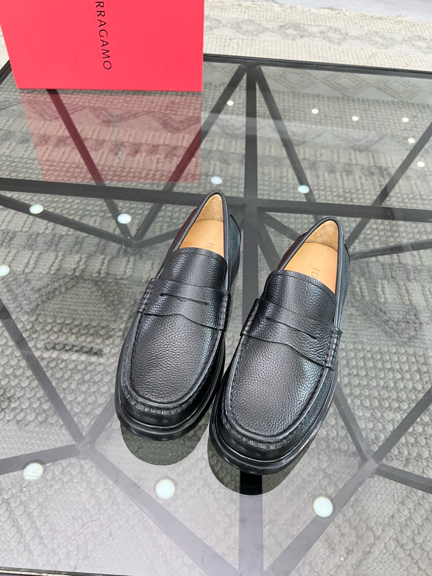 NO:218583,Brand Ferragamo color original color matching Size 39-44 Custom made 38.45 Price Material Ferragamo high quality · real shot new style Business casual leather shoes Top original single cow goods regular shoe factory upper soft cowhide luxury cowhide inner high-end quality original hardware buckle matching makes the whole shoe high-end and atmospheric Original foamed sole, Ferragamo leather shoes, ferragamo, ferragamo, cowhide19860909品牌Ferragamo 颜色原版配色 码数39-44定做38.45 价格 材质菲拉格慕高质·实拍新款 商务休闲皮鞋顶级原单牛货正规鞋厂出品鞋面柔软牛皮奢华牛皮内里高端品质原版五金扣搭配使整个鞋子高端大气 原版发泡大底,菲拉格慕 皮鞋,ferragamo,ferragamo,cowhide,Men's shoes